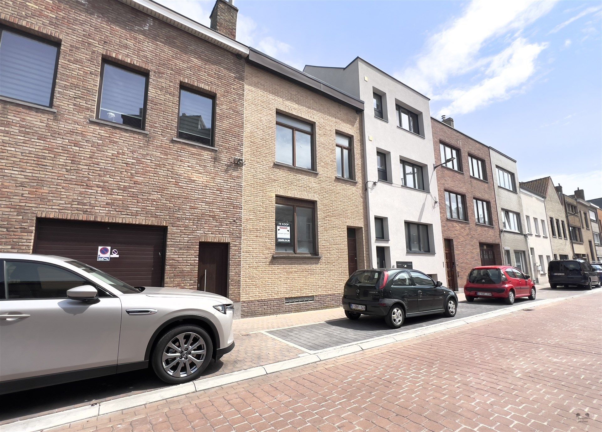 Ruime woning met 5 slaapkamers te Oostende foto 2