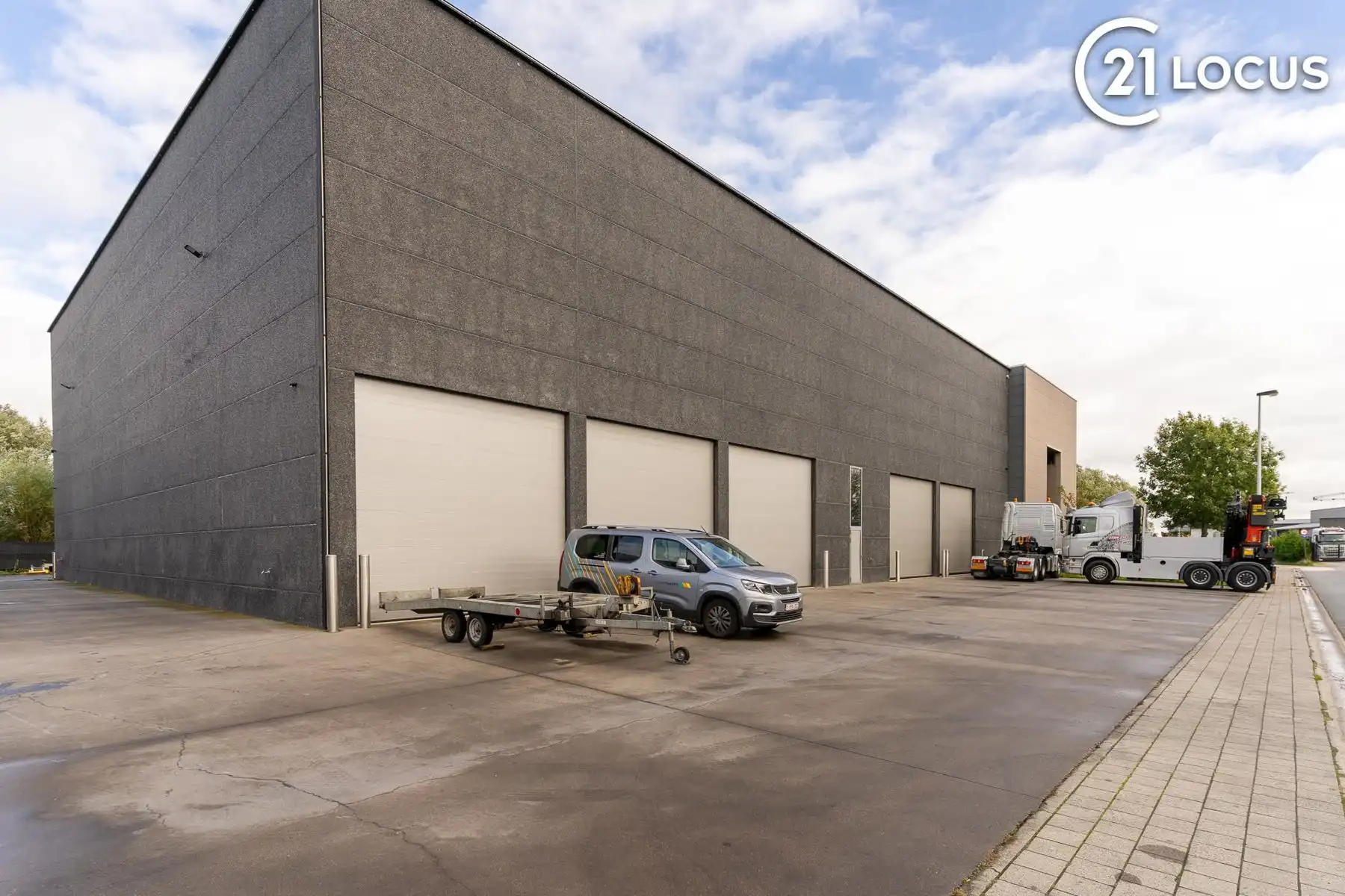 Ruim Magazijn/opslagplaats (850 m²) te Huur in Beveren foto 3