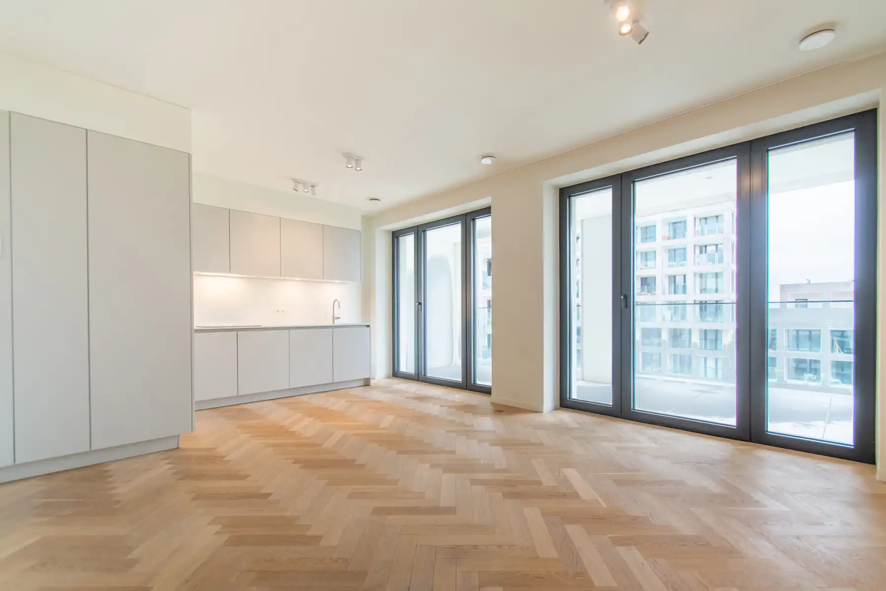 1-slpk app. met terras en zicht op Schelde en binnenpark foto 2