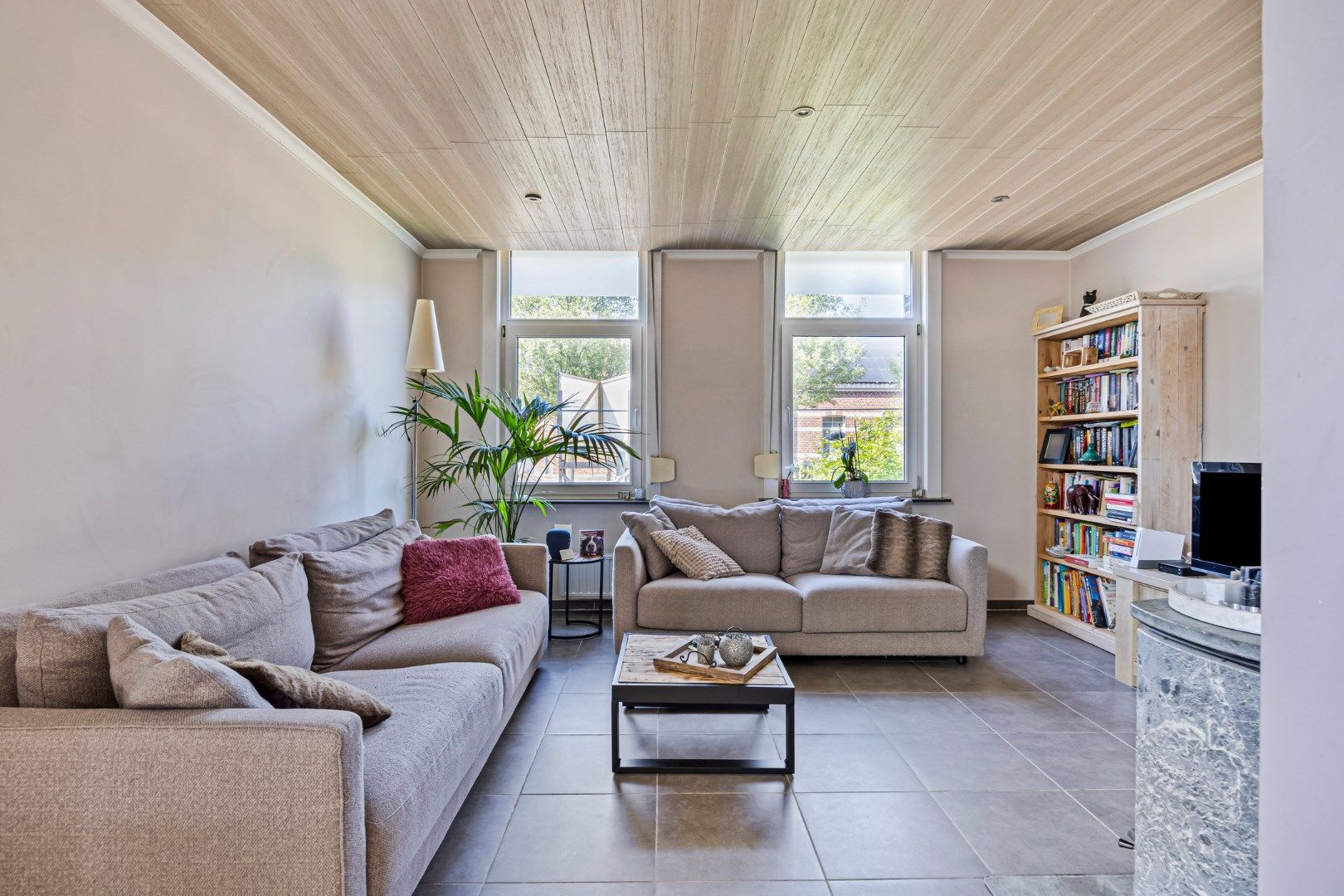 Instapklare woning met 3 SLPKS en zon georiënteerde tuin !  foto 5