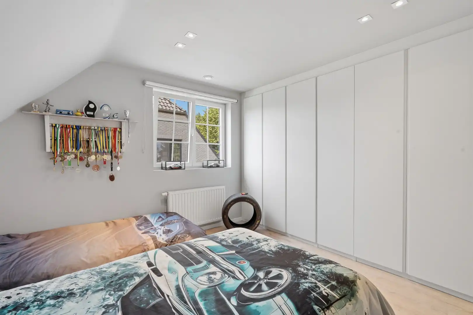 Moderne halfopen bebouwing met zonnige tuin en hoogwaardige afwerking foto 19