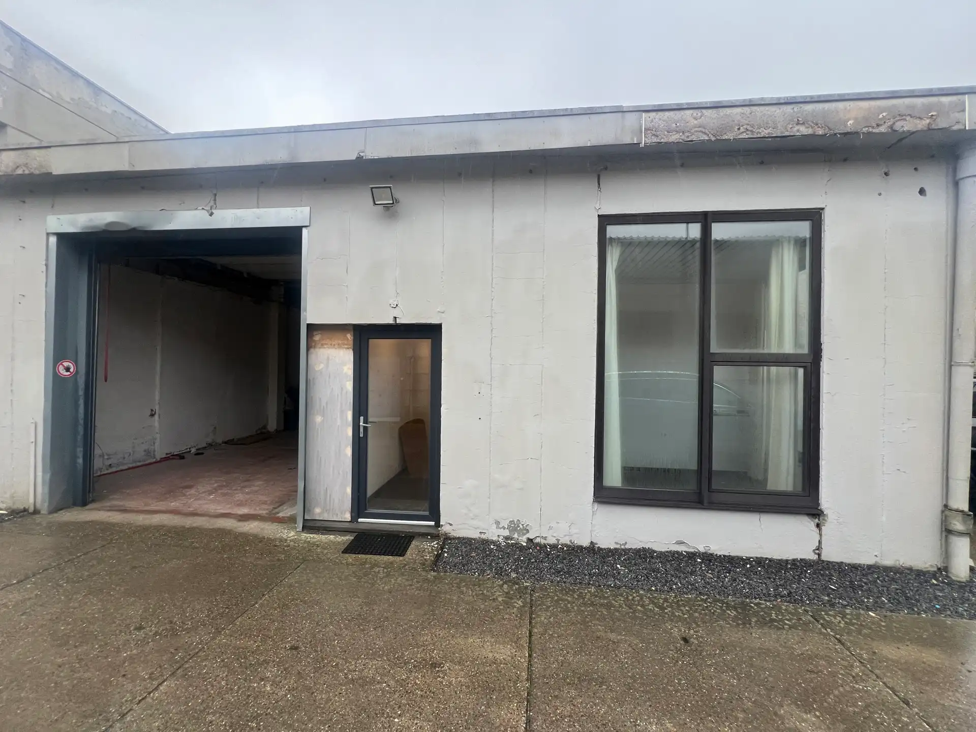 BEDRIJFSGEBOUW VAN 430M² MET KANTOREN  foto 9