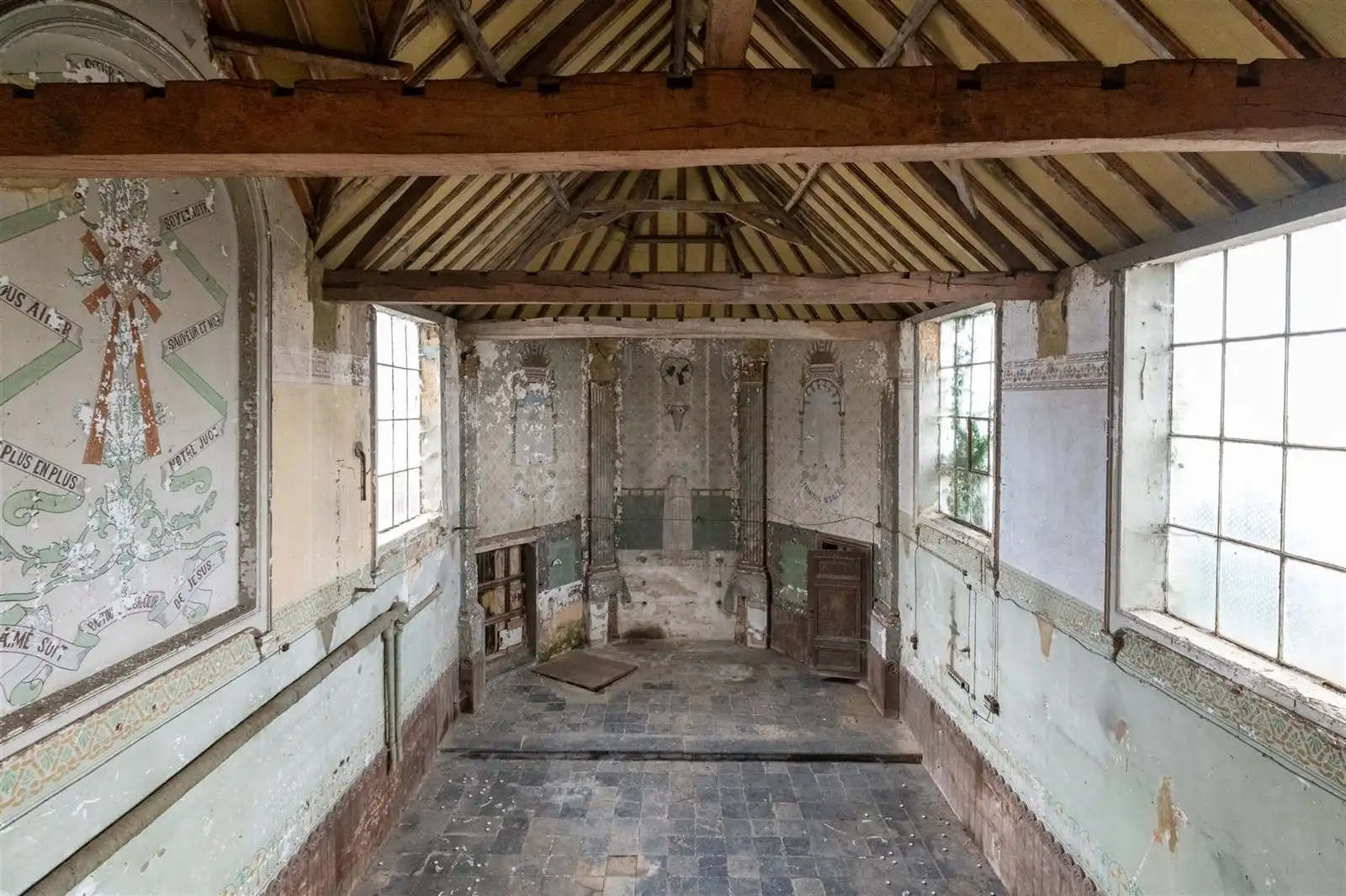 Uitzonderlijk renovatieproject met authentieke kapel! foto 4