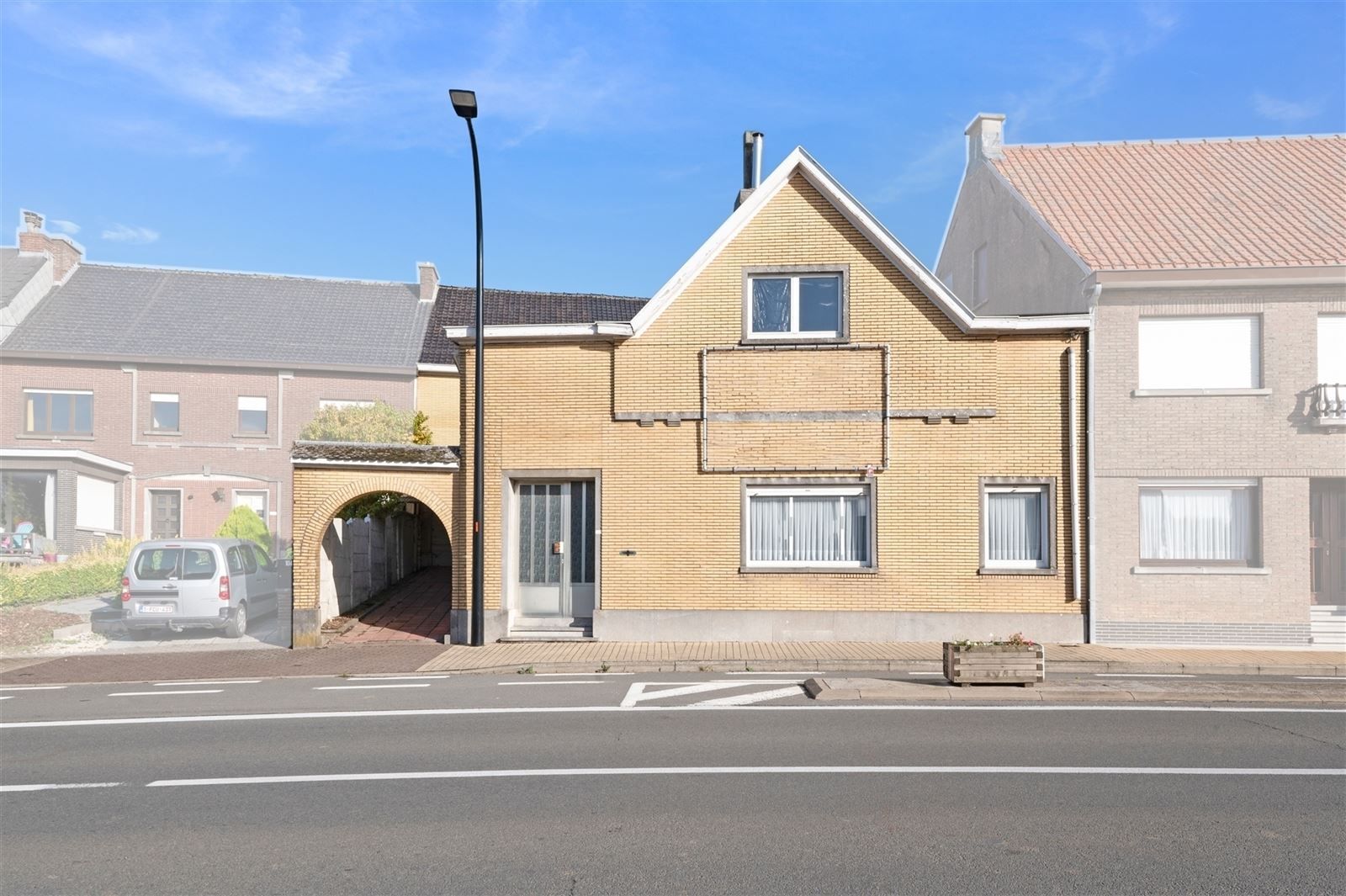 Uitzonderlijk renovatieproject met authentieke kapel! foto 4