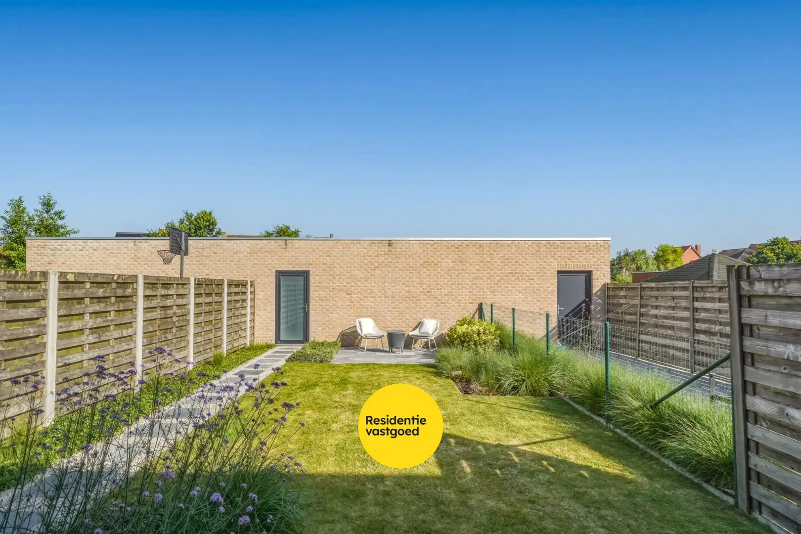 Instapklare recente woning met zeer ruime garage en tuin in Oudenburg foto 3