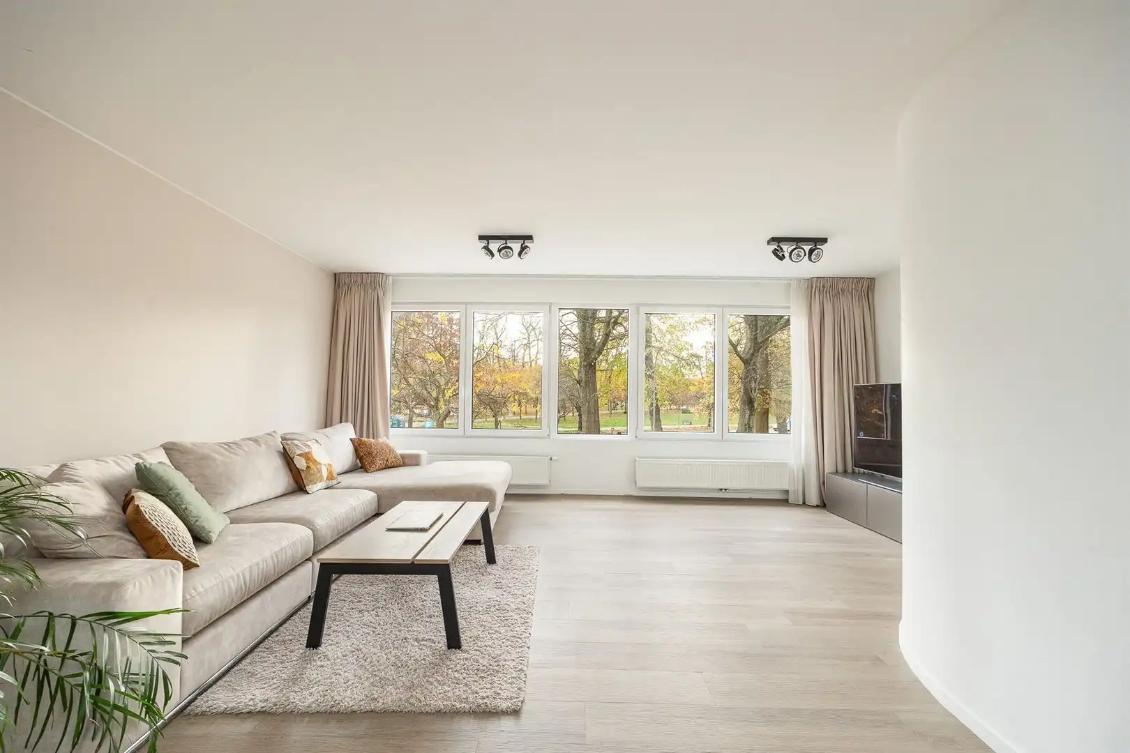 Ruime gezinswoning met tuin en garage met zicht op het park van Brasschaat foto 4