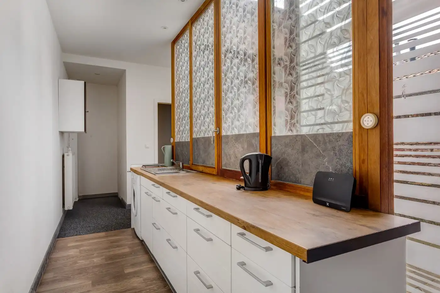 Centraal gelegen handelsgelijkvloers in centrum Zandvliet foto 5