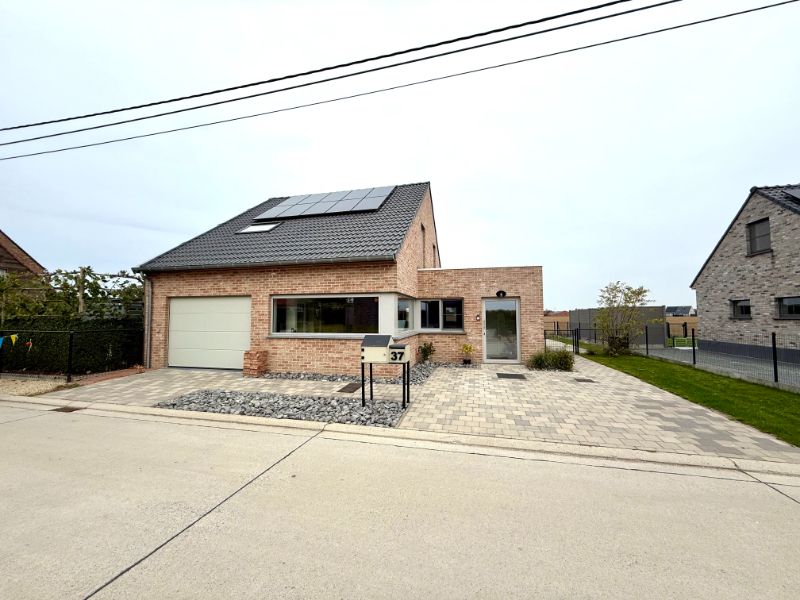 Recente, energiezuinige en toegankelijke woning in het landelijke Meigem foto {{pictureIndex}}