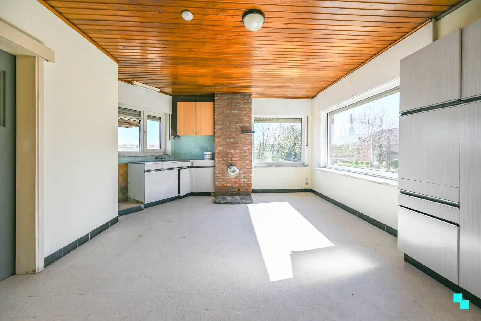 Landelijk gelegen, te renoveren woning op 1.767m² perceel foto 11