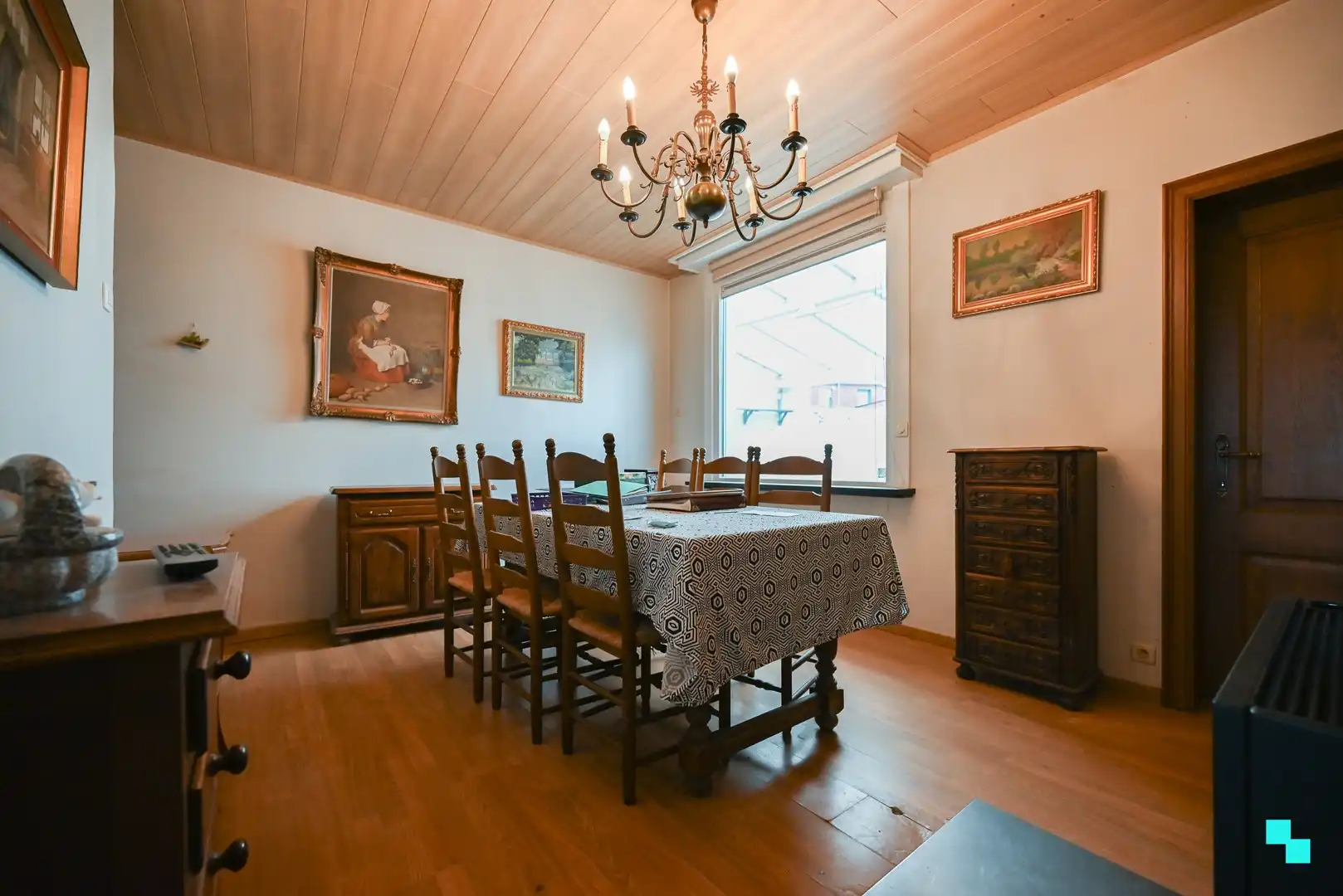 Te renoveren ééngezinswoning met vier slaapkamers en stockagemogelijkheden te Izegem foto 5