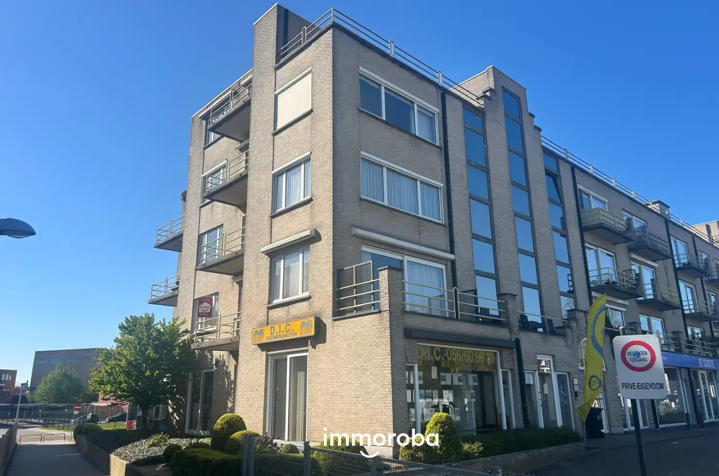 Te koop – Zeer verzorgd appartement met 2 slaapkamers in het centrum van Waregem! foto {{pictureIndex}}