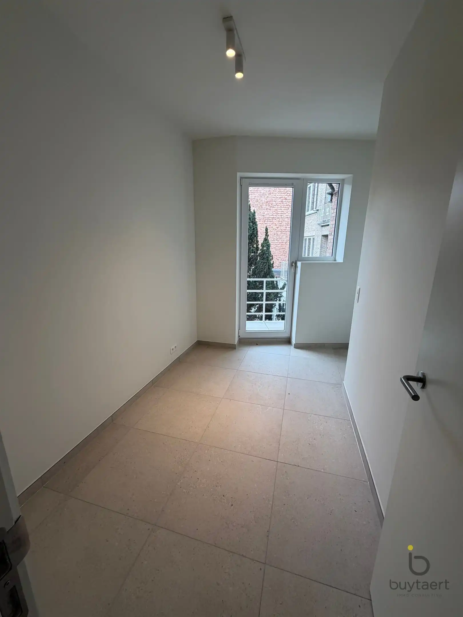 Gerenoveerd 3 slaapkamer appartement op de Singel Antwerpen. foto 8