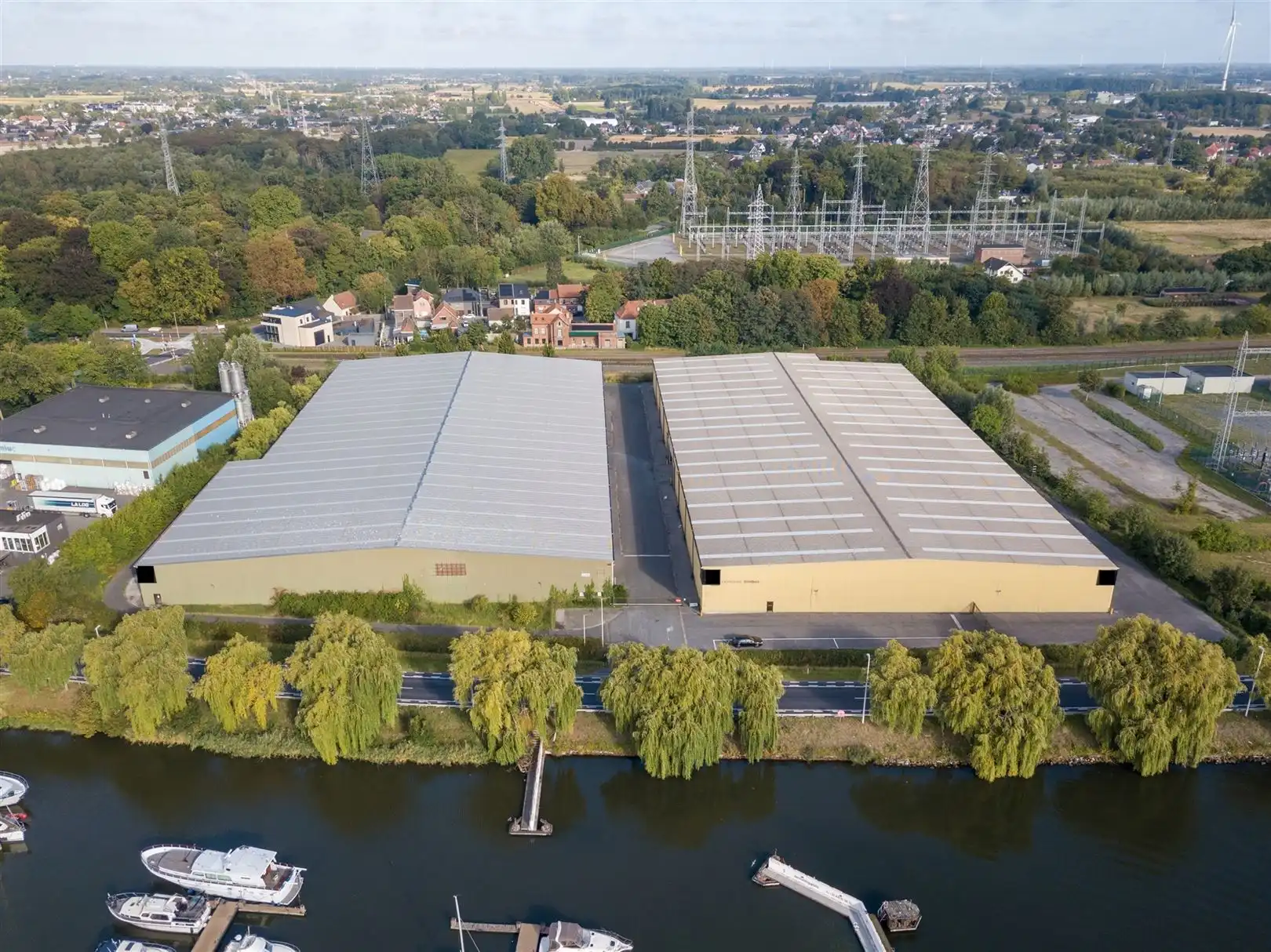 Magazijnen nabij R4 Gent foto {{pictureIndex}}