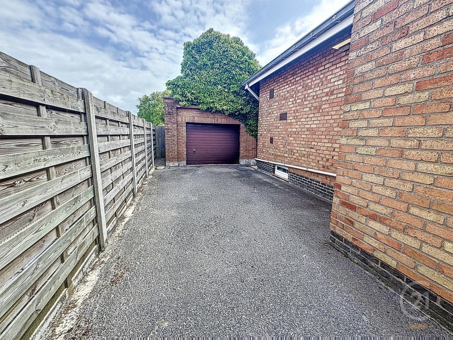 Karaktervolle woning met ruime tuin in het centrum van Leffinge foto 18