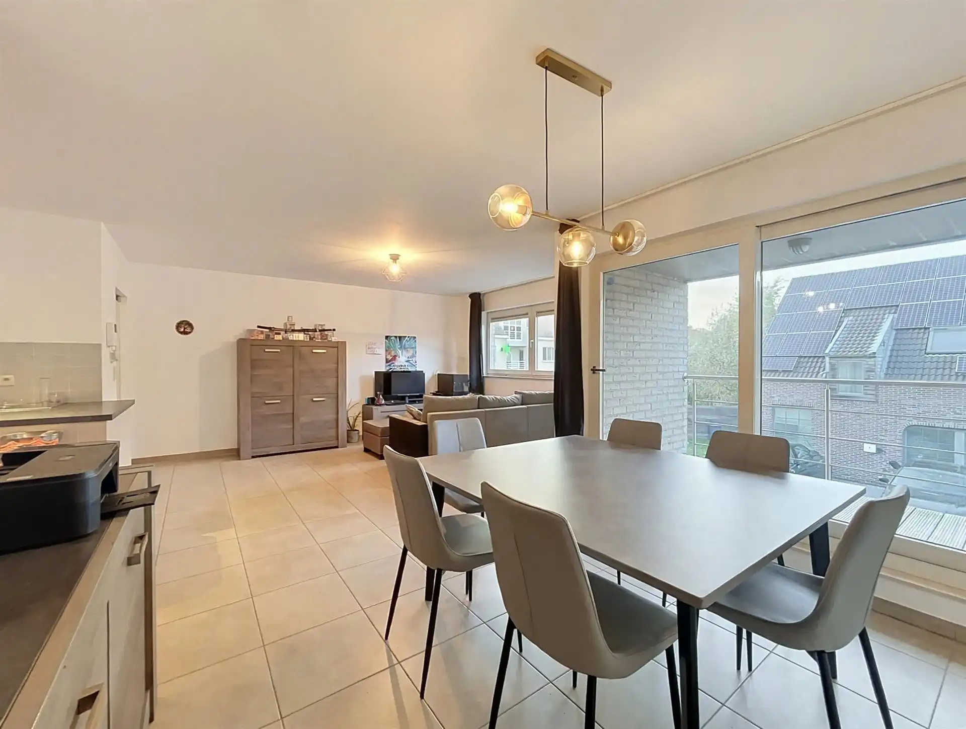 Recent en instapklaar 2 slaapkamer-appartement met 2 terrassen en  overdekte autostaanplaats foto 2
