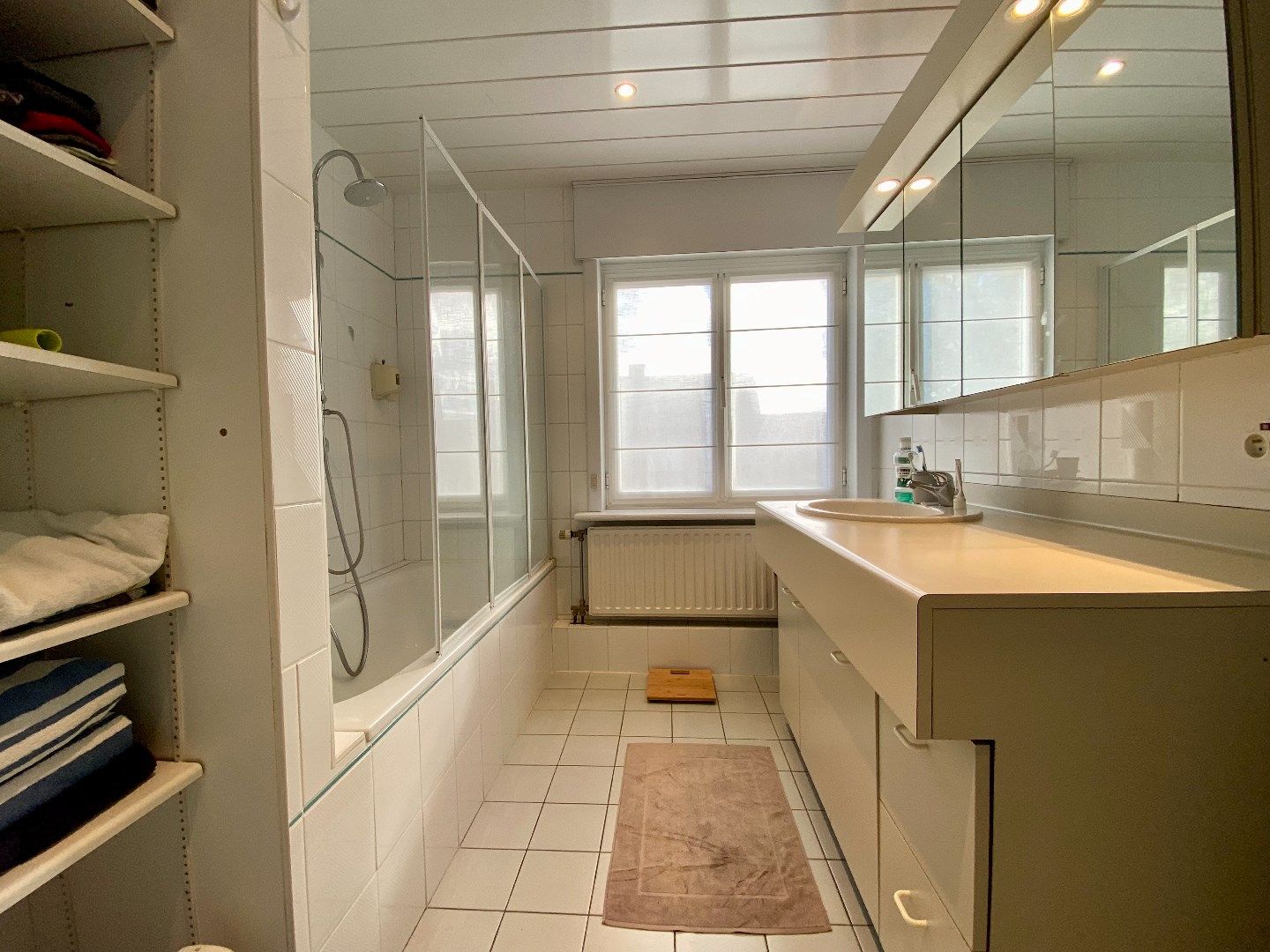 Hippe woning met 4 slaapkamers, dubbele garage en gelegen aan het sportpark te Kuurne. foto 10