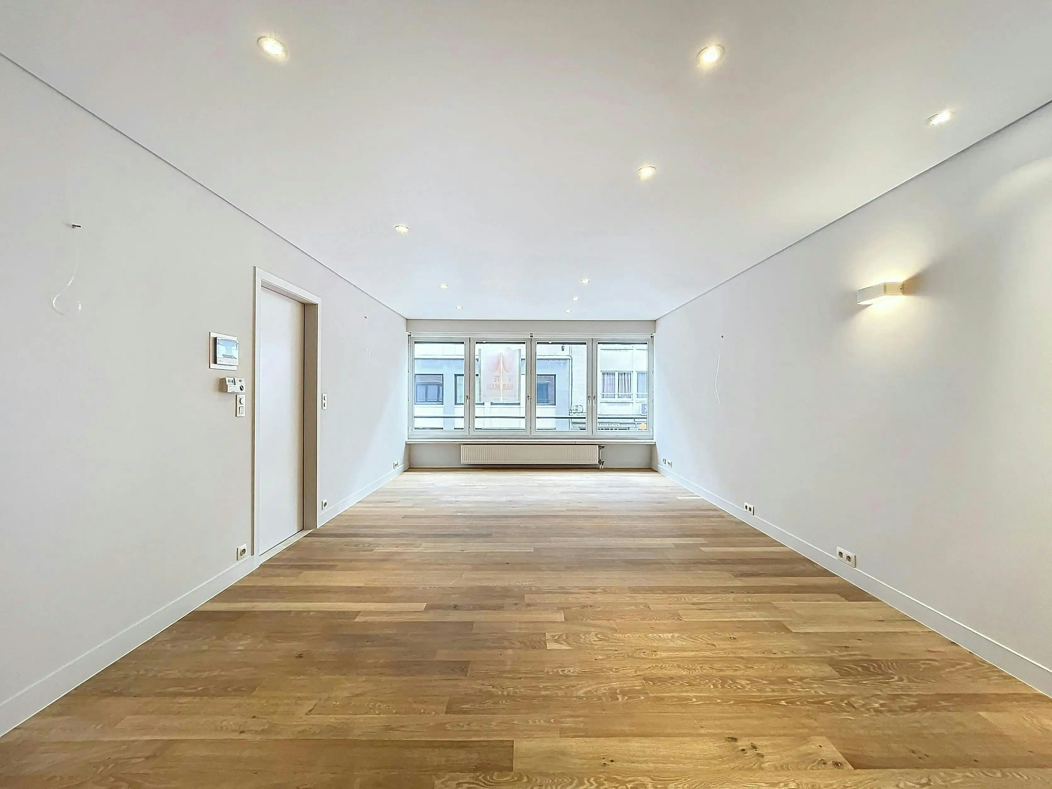  Instapklaar 2-slaapkamerappartement in centrum Kortrijk foto 3