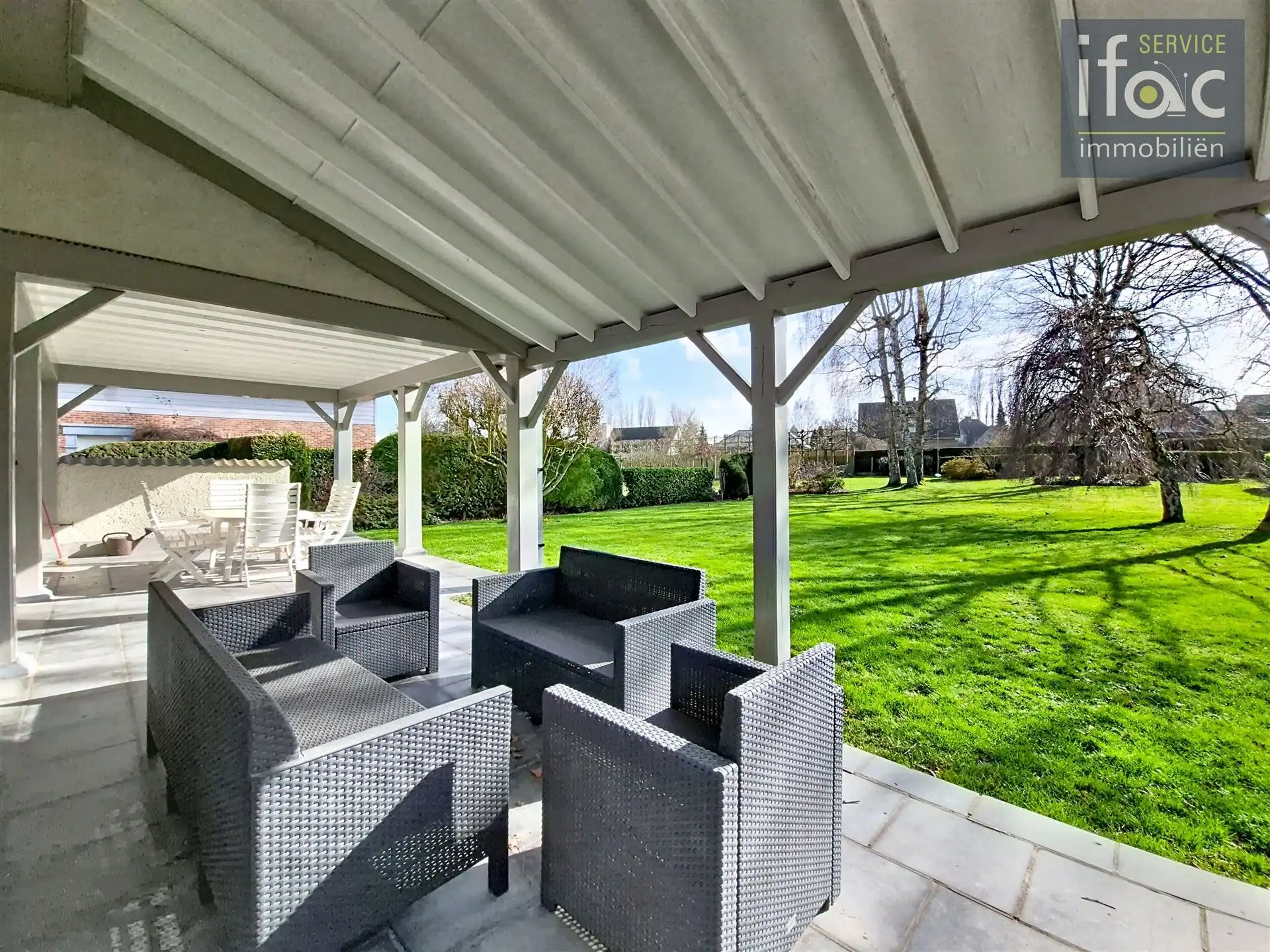 Centraal en rustig gelegen zuid gerichte villa op 11a16ca  foto 16