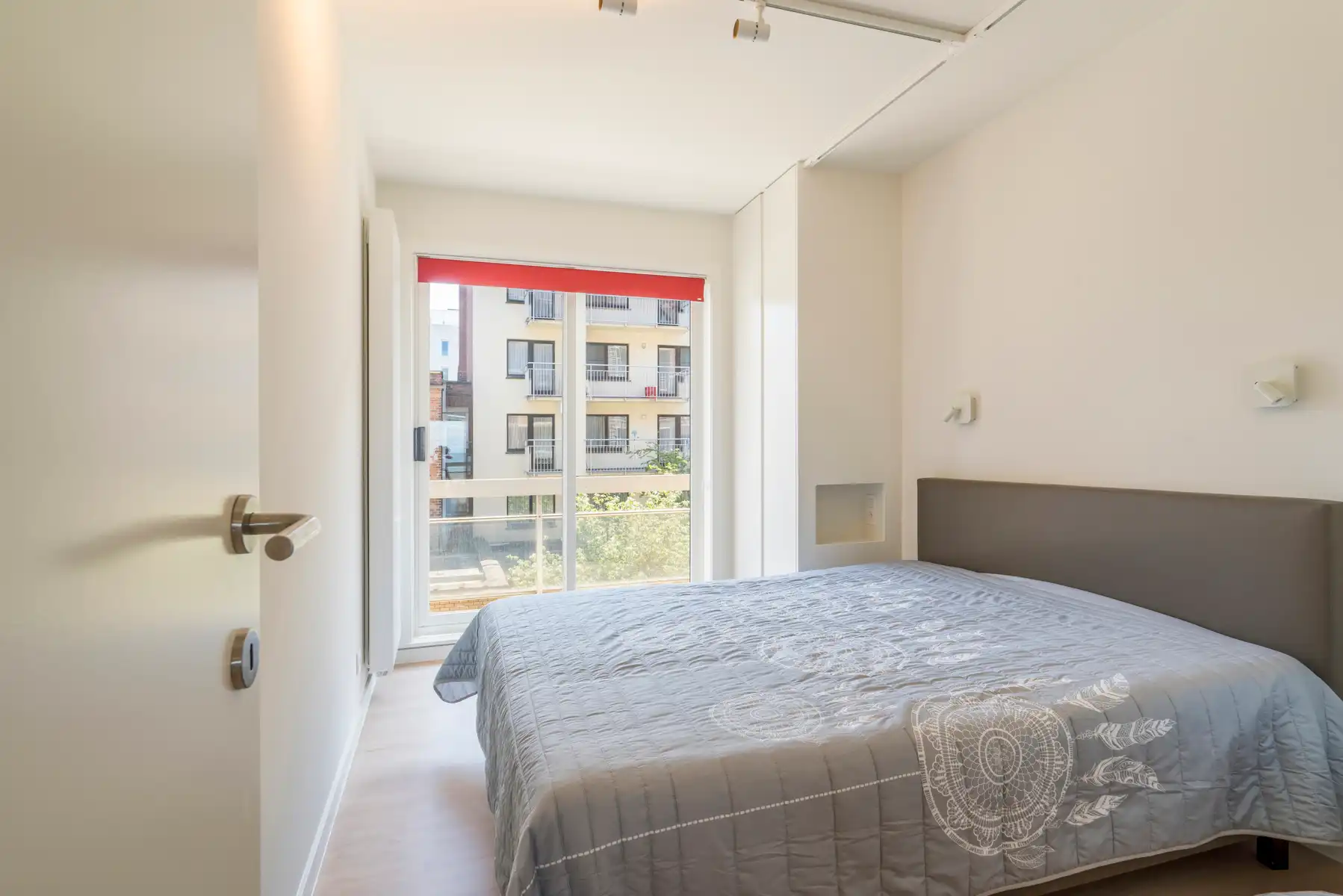 Prachtig 3-slaapkamerappartement met frontaal zeezicht foto 8
