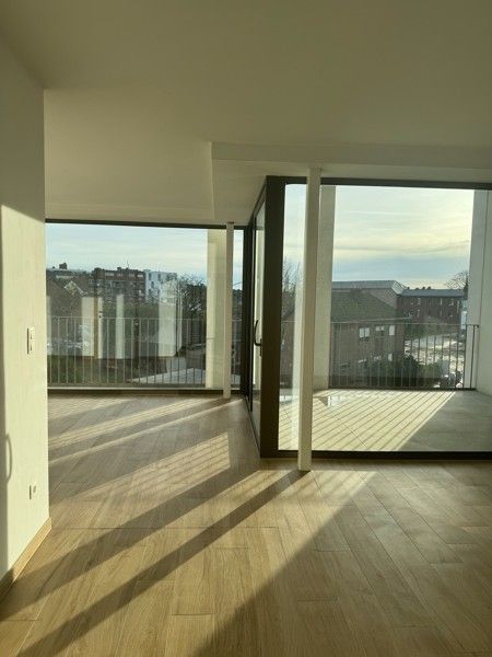 Penthouse met 2 slaapkamers  en een mooi terras. foto 17