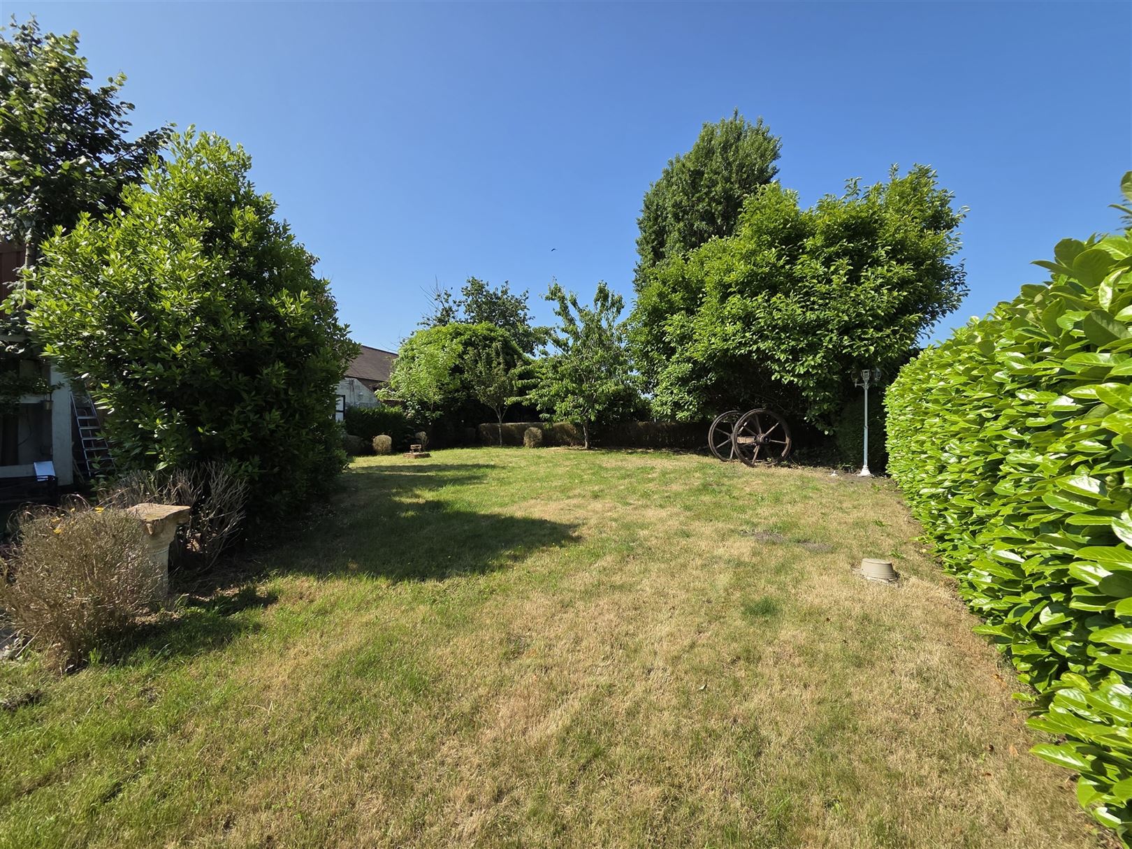 Veelzijdig gebouw: restaurant, hotel en feestzaal te Rebaix foto 27