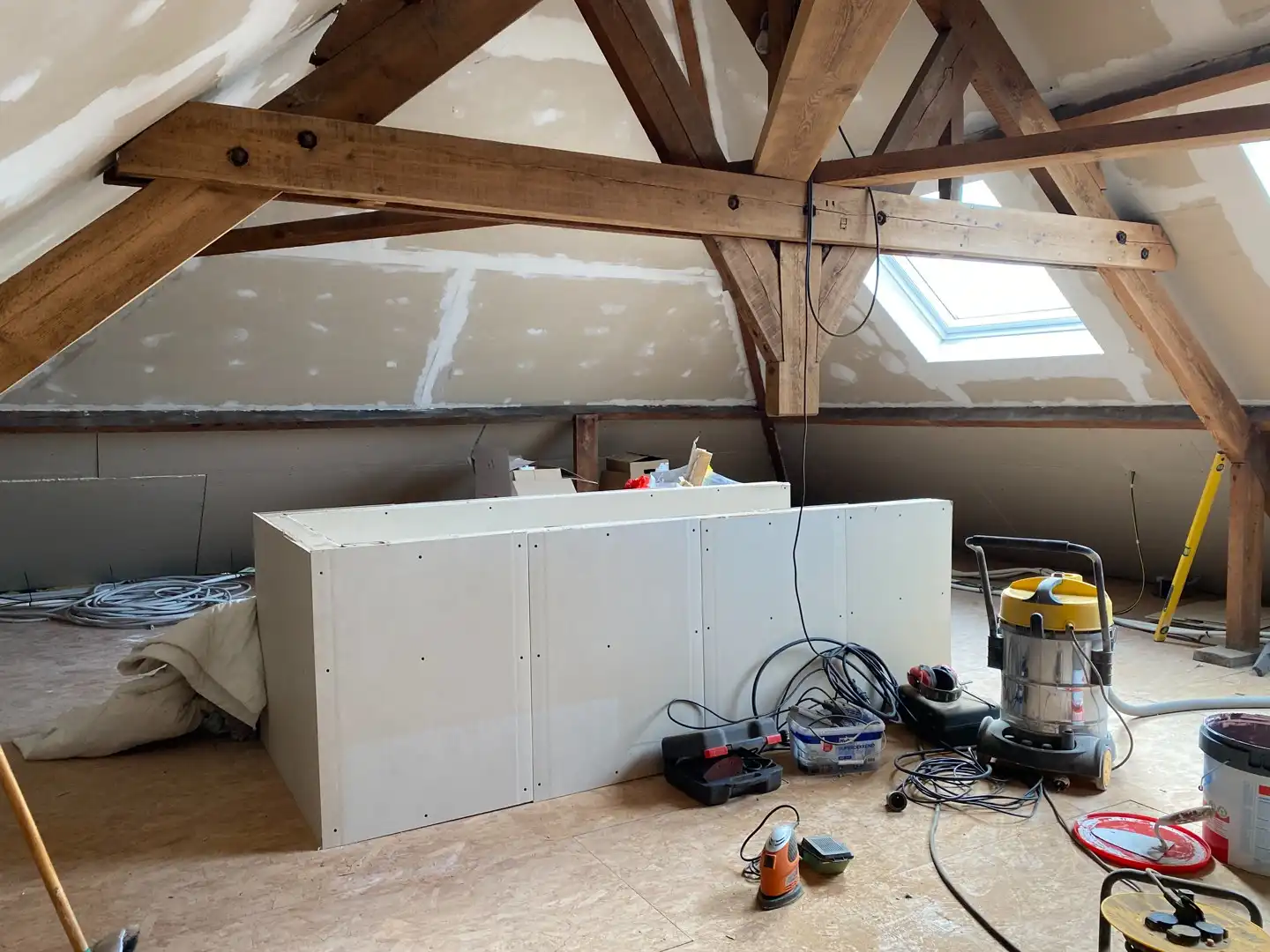 Karaktervolle gerenoveerde woning met garage en tuin foto 12