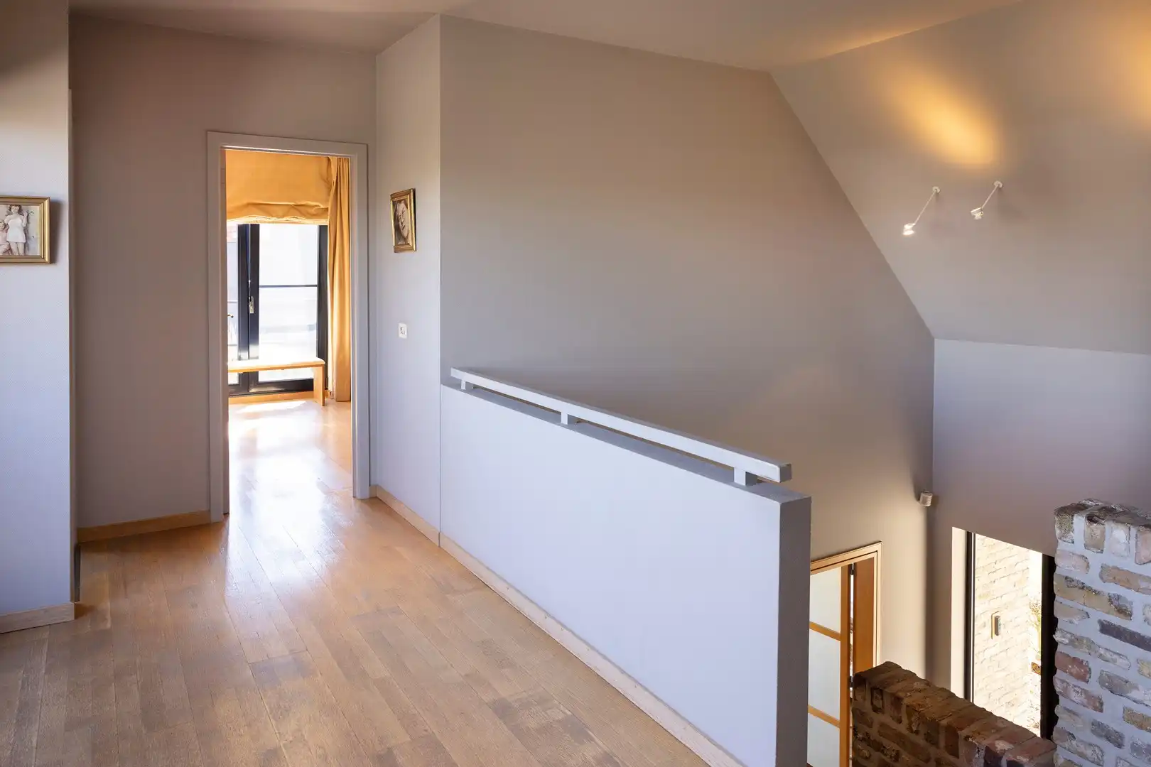 Magazijn van 130 m² met naastliggende villa. foto 15