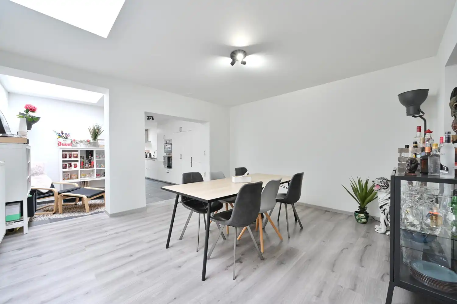Instapklare woning in rustige, doodlopende straat nabij centrum foto {{pictureIndex}}