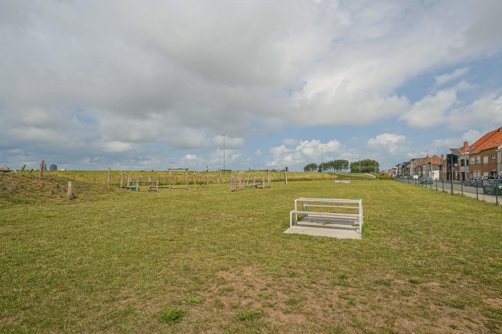 Rijwoning met 3 slaapkamers en tuin nabij de Spuikom foto 2