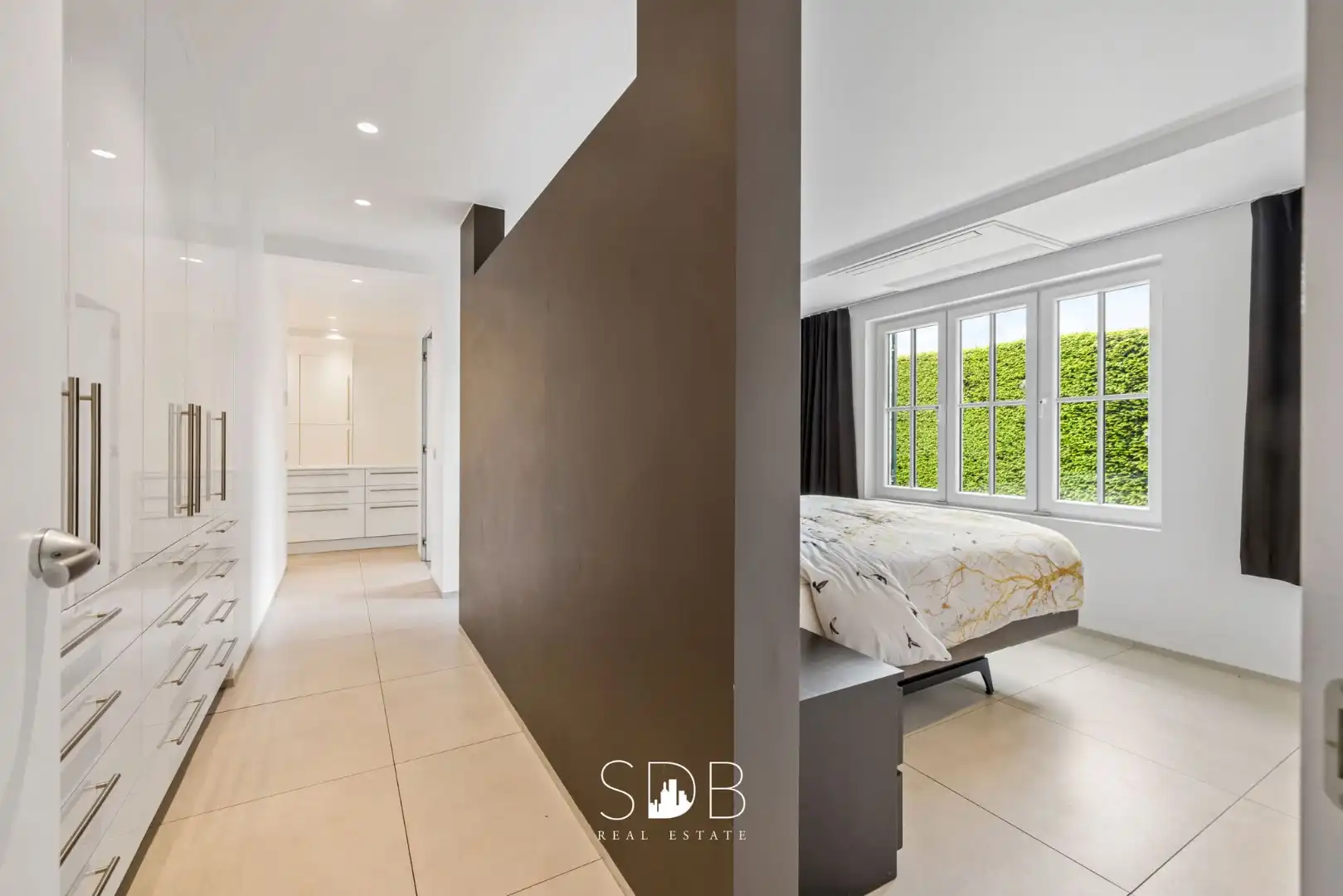 Prachtige villa met zwembad, paardenstallen, paddock en grasland op 1,3HA foto 18