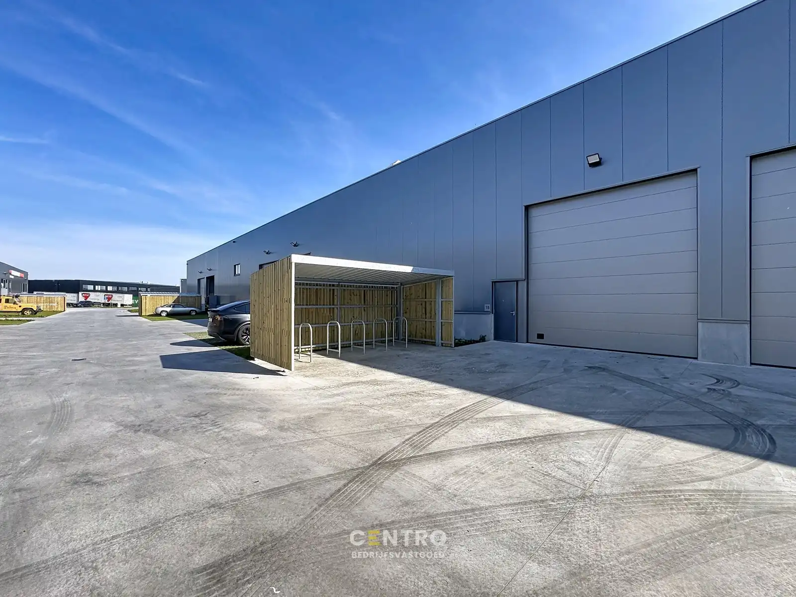 NB KMO-UNIT (202.46m²) te koop met 2 private parkeerplaatsen voor de deur, elektrische sectionaalpoort en sanitair blok op industriezone "Herdersbrug" te 8000 Brugge foto 2