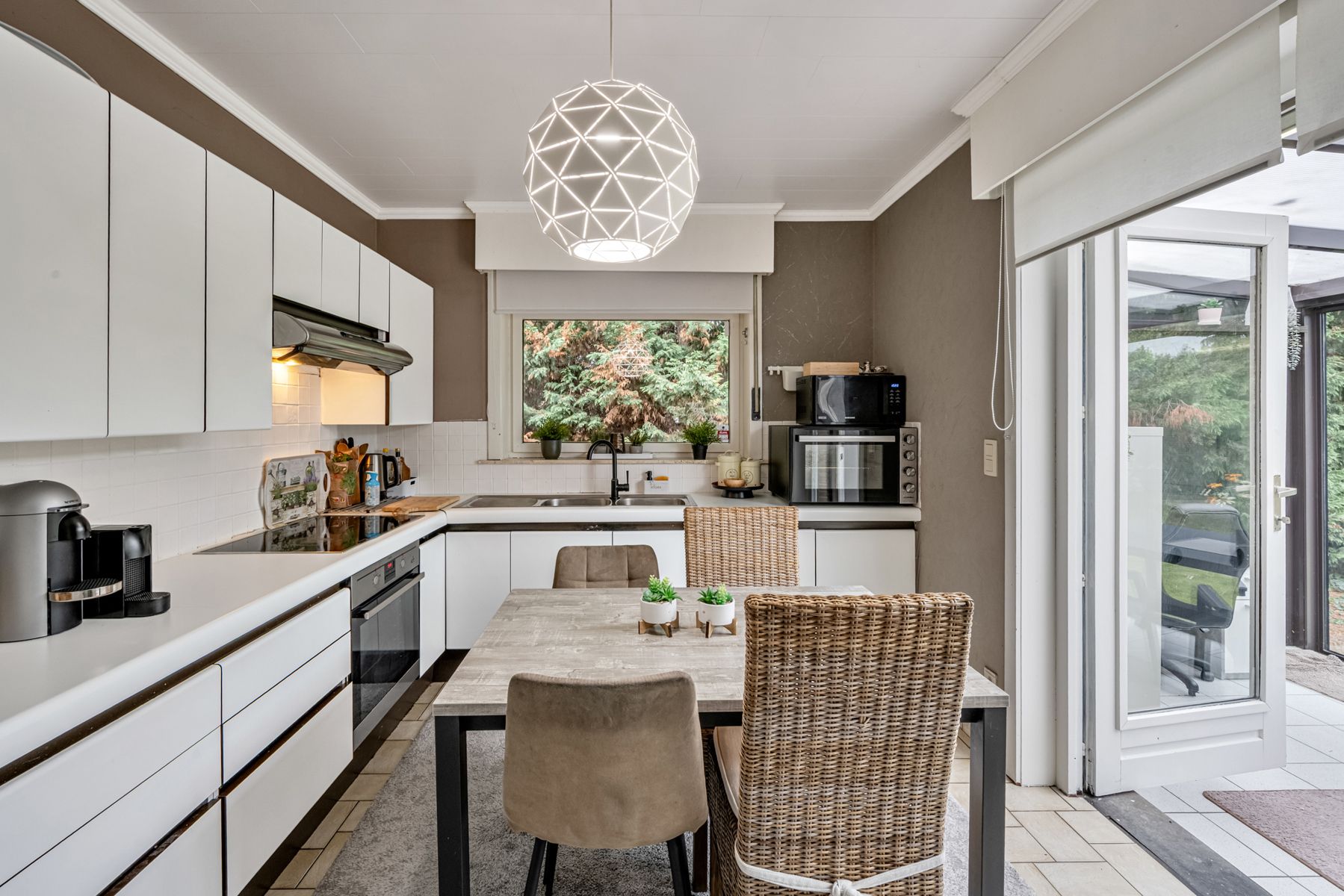 Goed onderhouden woning met 3 kamers, garage en grote tuin foto 8