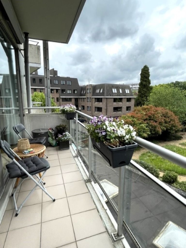 Instapklare flat van 45m² met aparte slaaphoek - incl. autostaanplaats en kelder foto 9