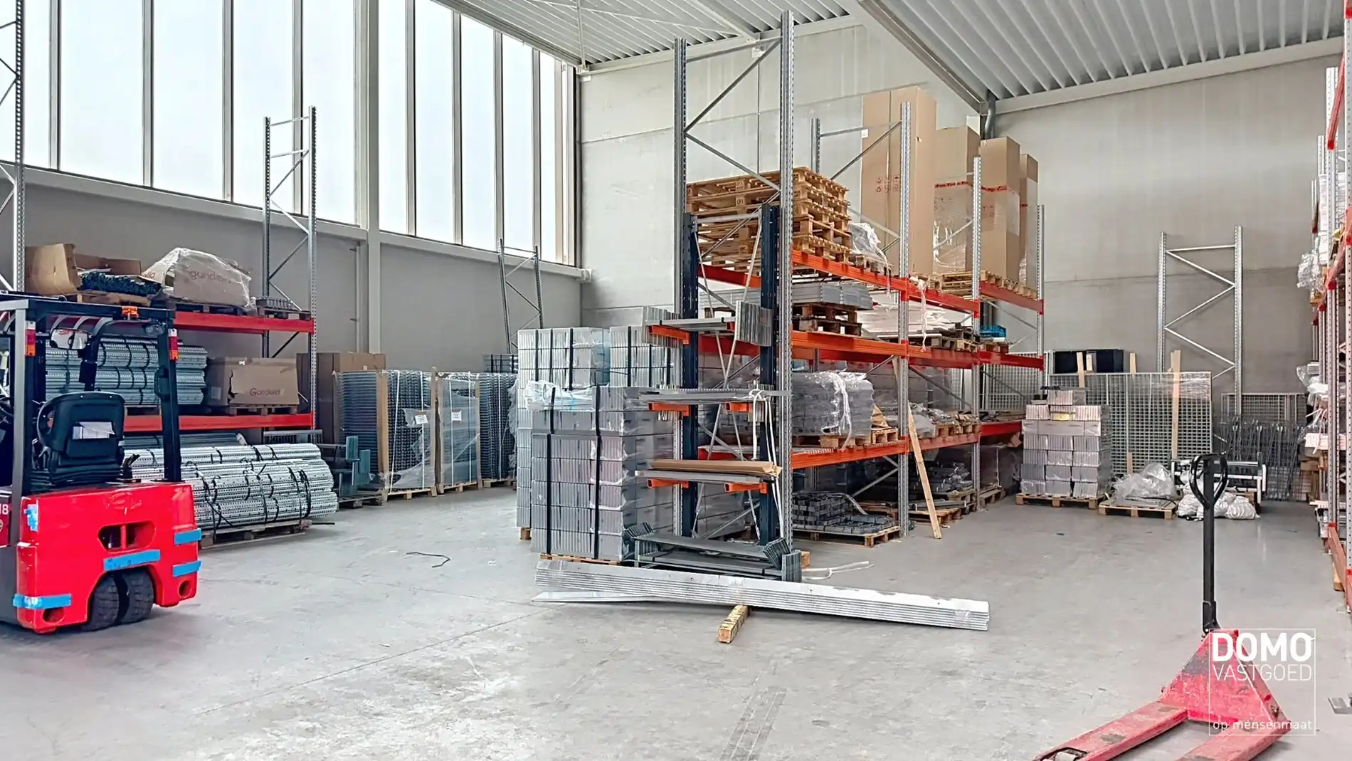 Instapklare KMO-unit op strategische locatie - VERKOOP ONDER REGISTRATIERECHTEN!! foto {{pictureIndex}}