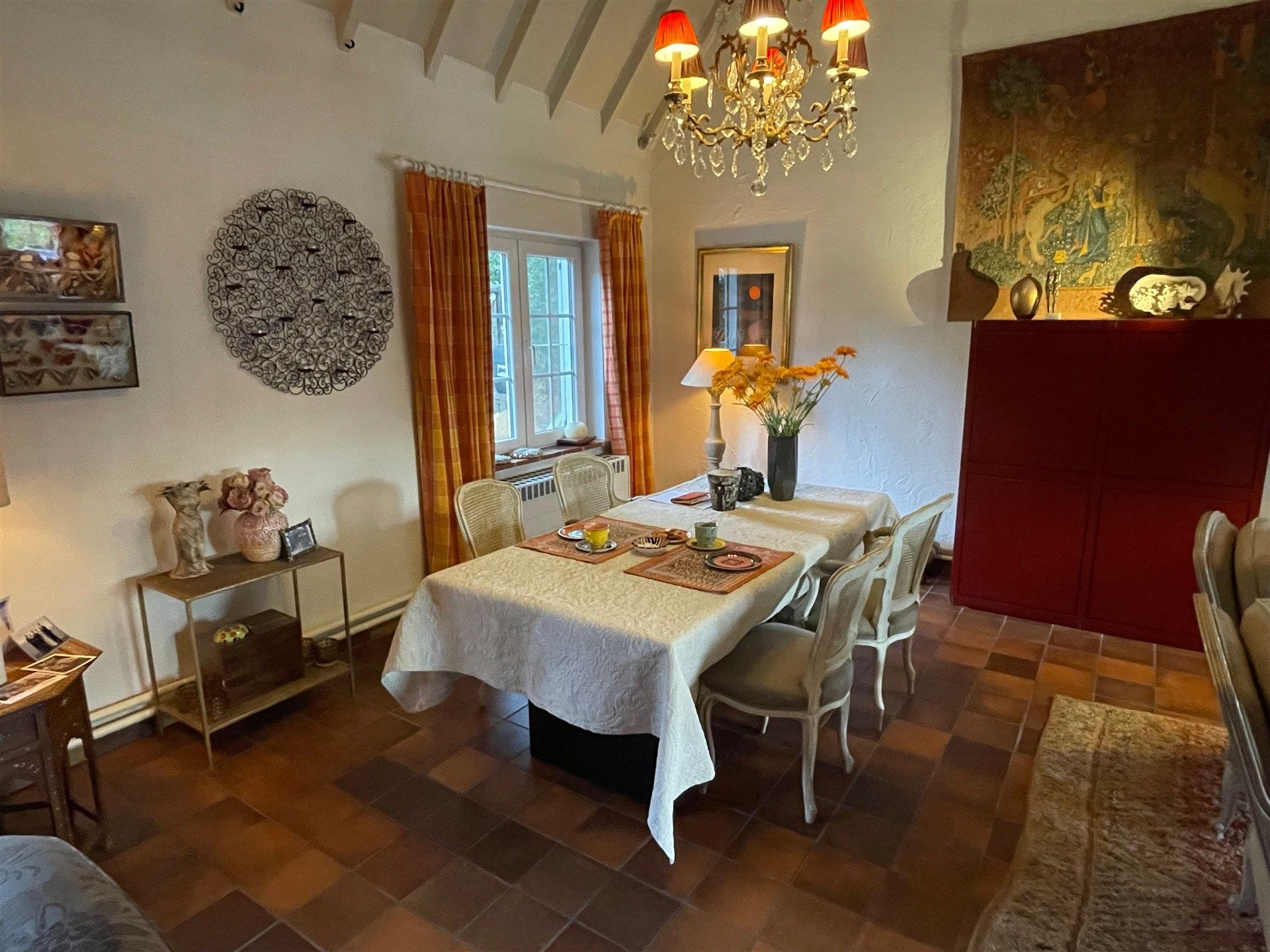 Prachtig midden in het groen gelegen villa in landelijke stijl met tuin en garage. foto 5