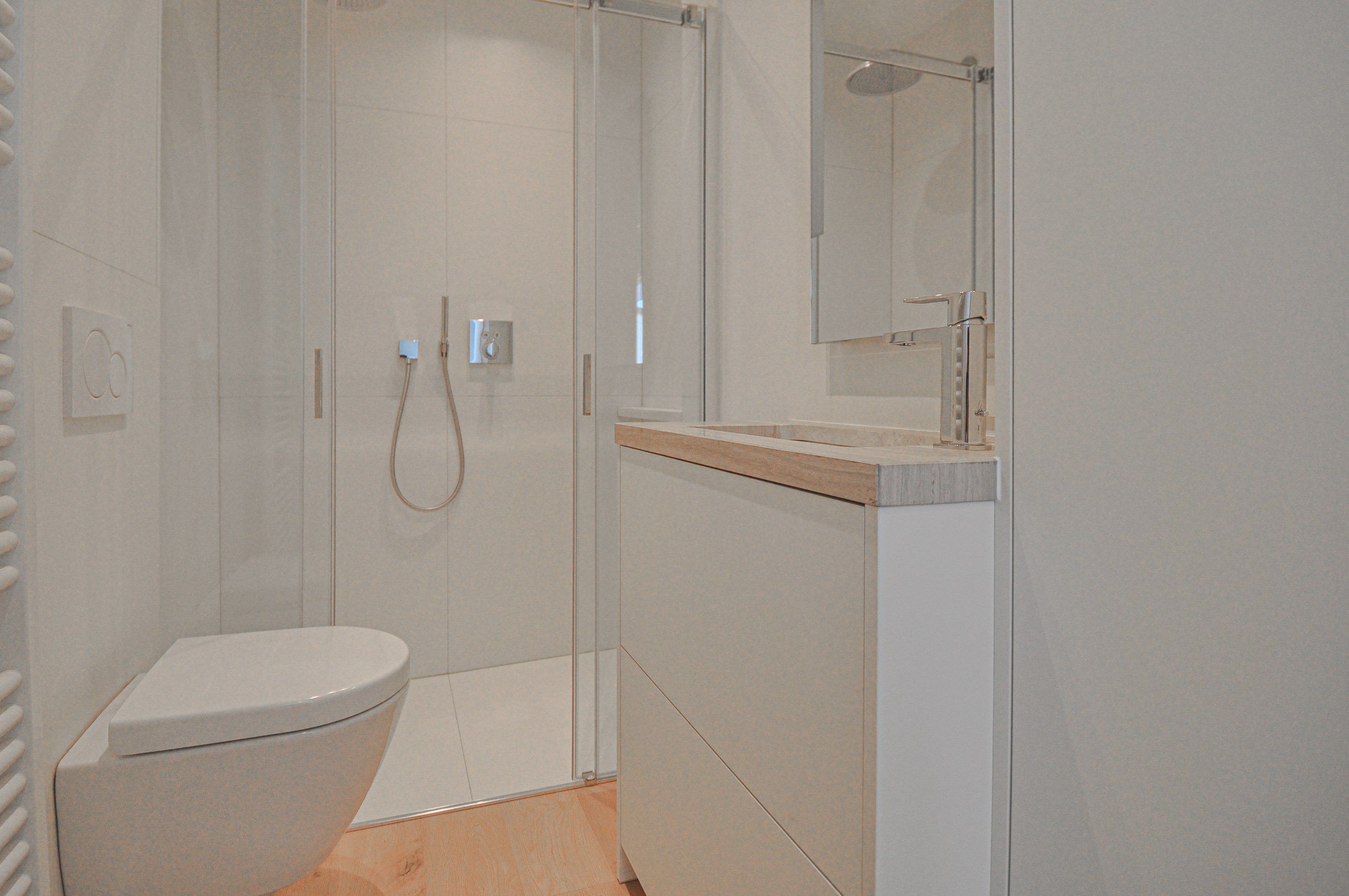 Volledig gerenoveerd dakappartement met een terras van ongeveer 45 m². foto 14