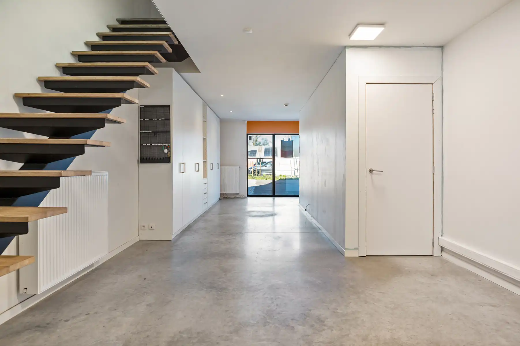 KMO Unit van 210m²+63m² verdieping+ 2pp foto 12