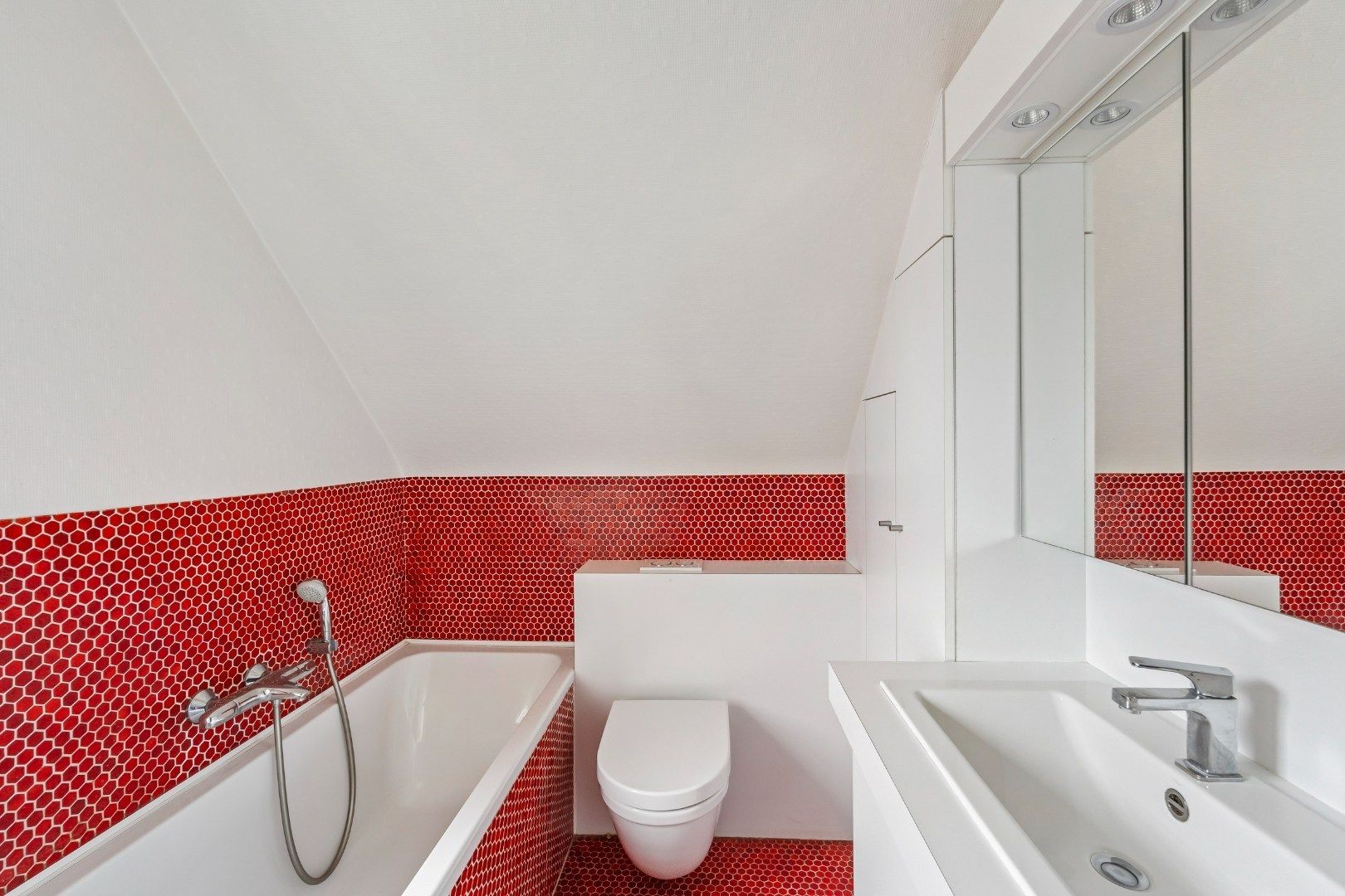 Charmante alleenstaande woning met 3 slaapkamers en garage te Menen foto 14