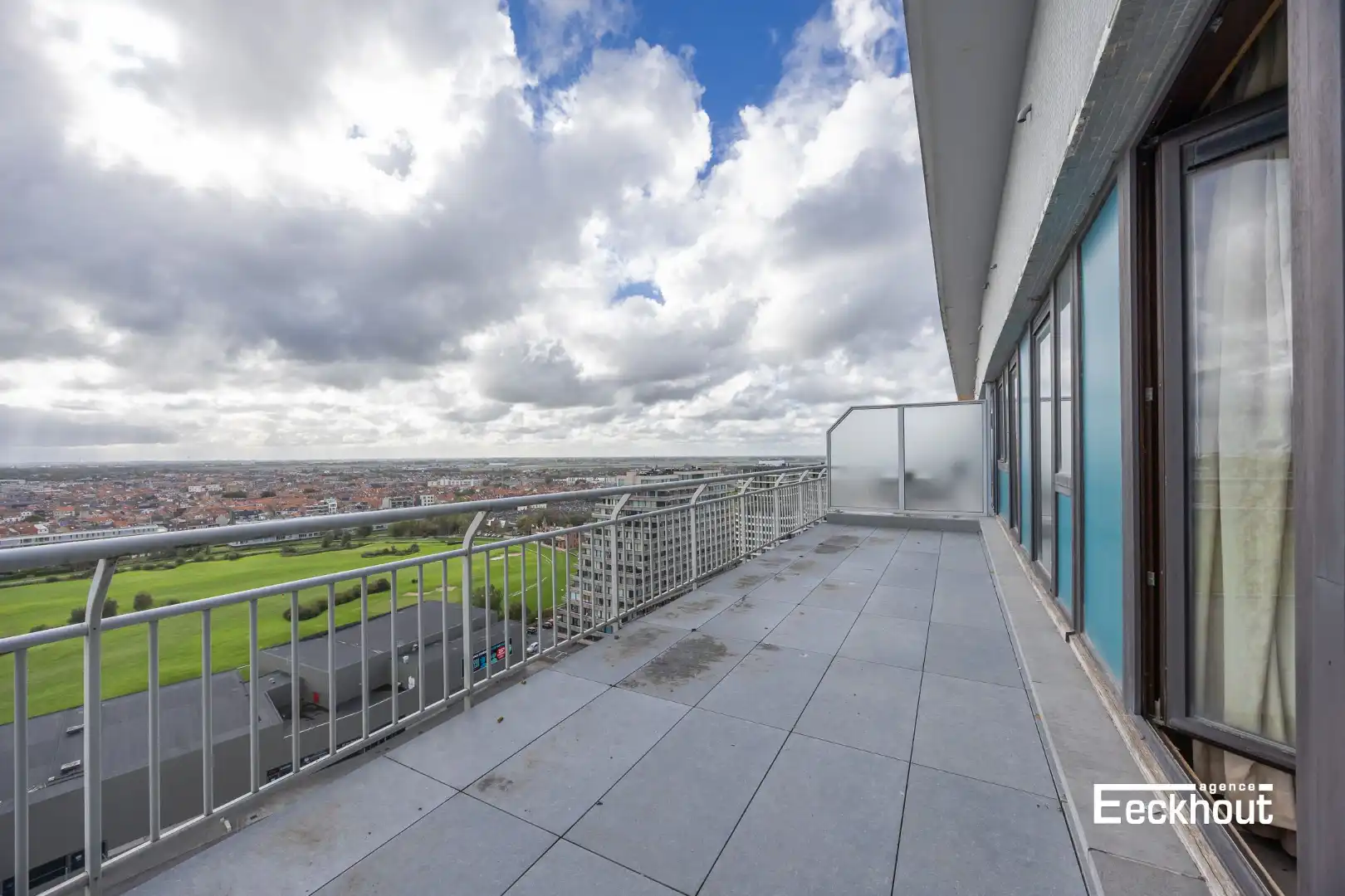 Ruime penthouse (103 m²) met uitzonderlijke terrassen en fenomale zichten (inclusief garagebox)! foto 2