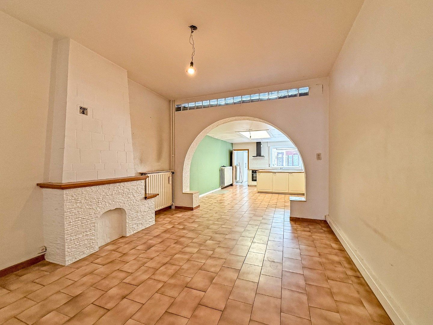 Instapklare rijwoning met garage en zonnige tuin nabij marktplein (157 m²) foto 2