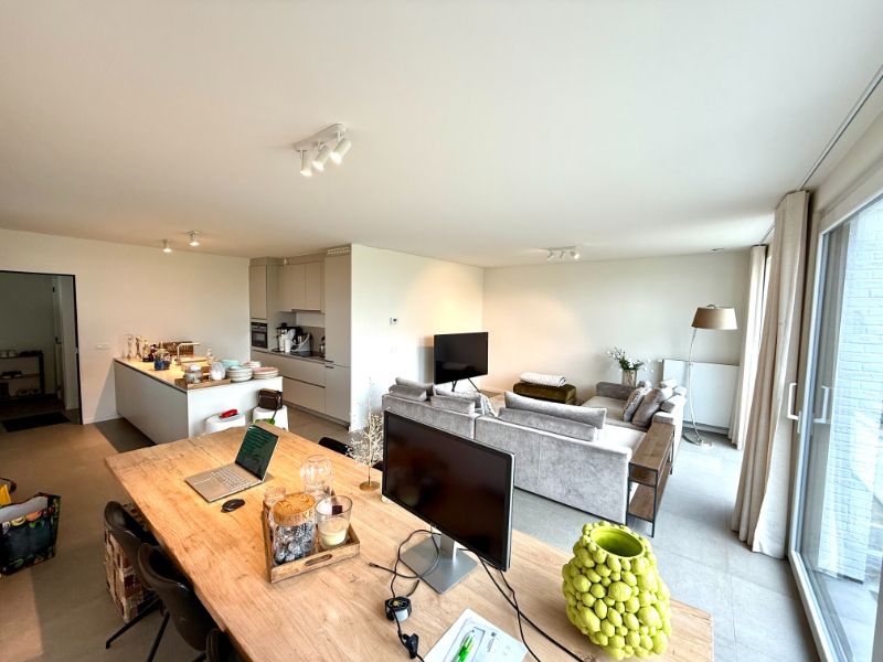Recente, instapklare woning met 4 slaapkamers en garage foto 6