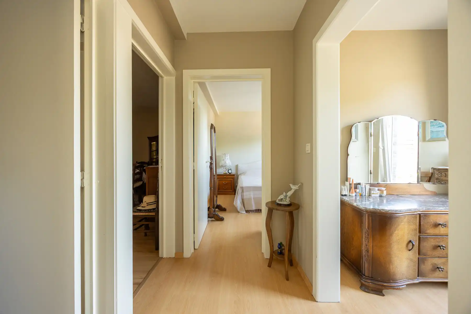 Instapklaar appartement op de 1ste verdieping met 2 slaapkamers, terras en autostaanplaats.  foto 8