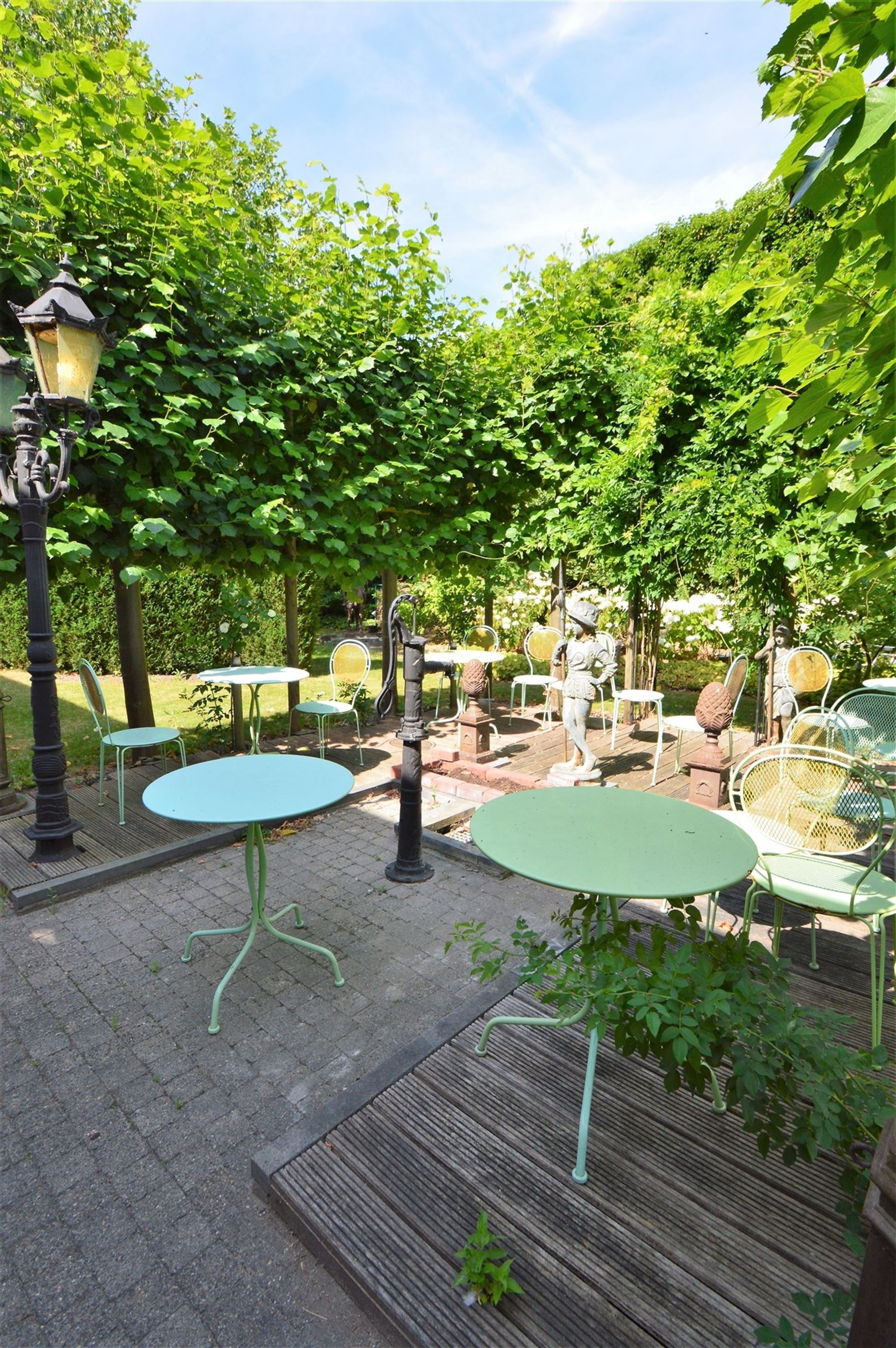 Sympathieke woning in een oase van rust middenin centrum  foto 19