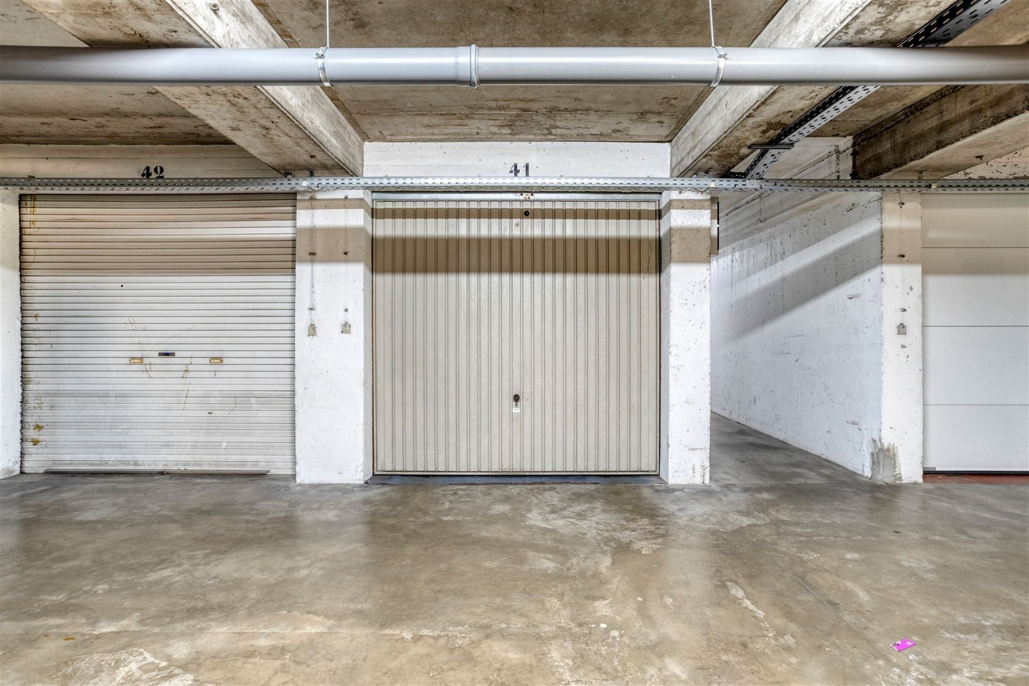 Garagebox op het Sporthalplein in centrum Wilrijk foto {{pictureIndex}}