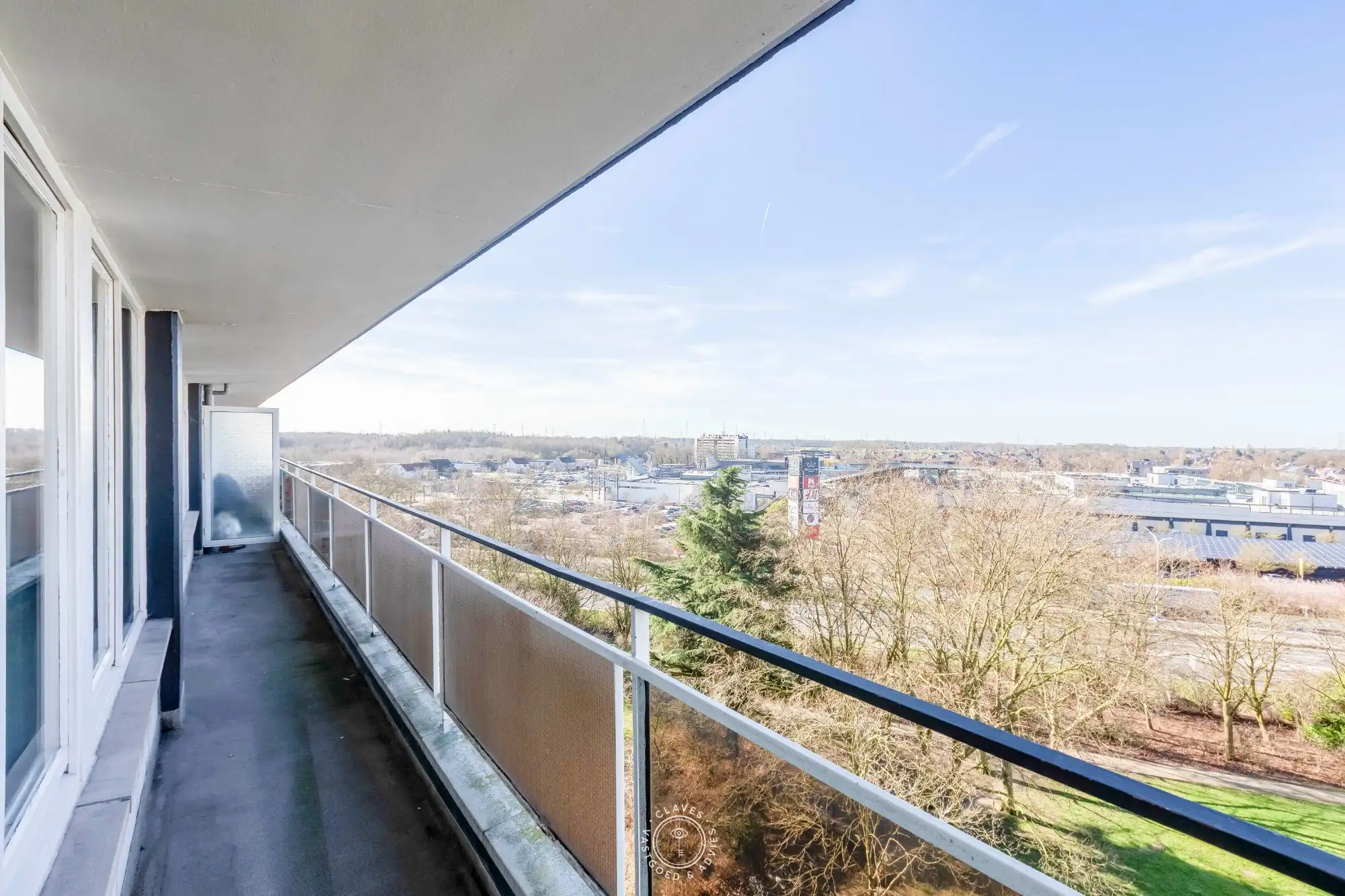 Lichtrijk tweeslaapkamerappartement met uitzonderlijk uitzicht foto {{pictureIndex}}