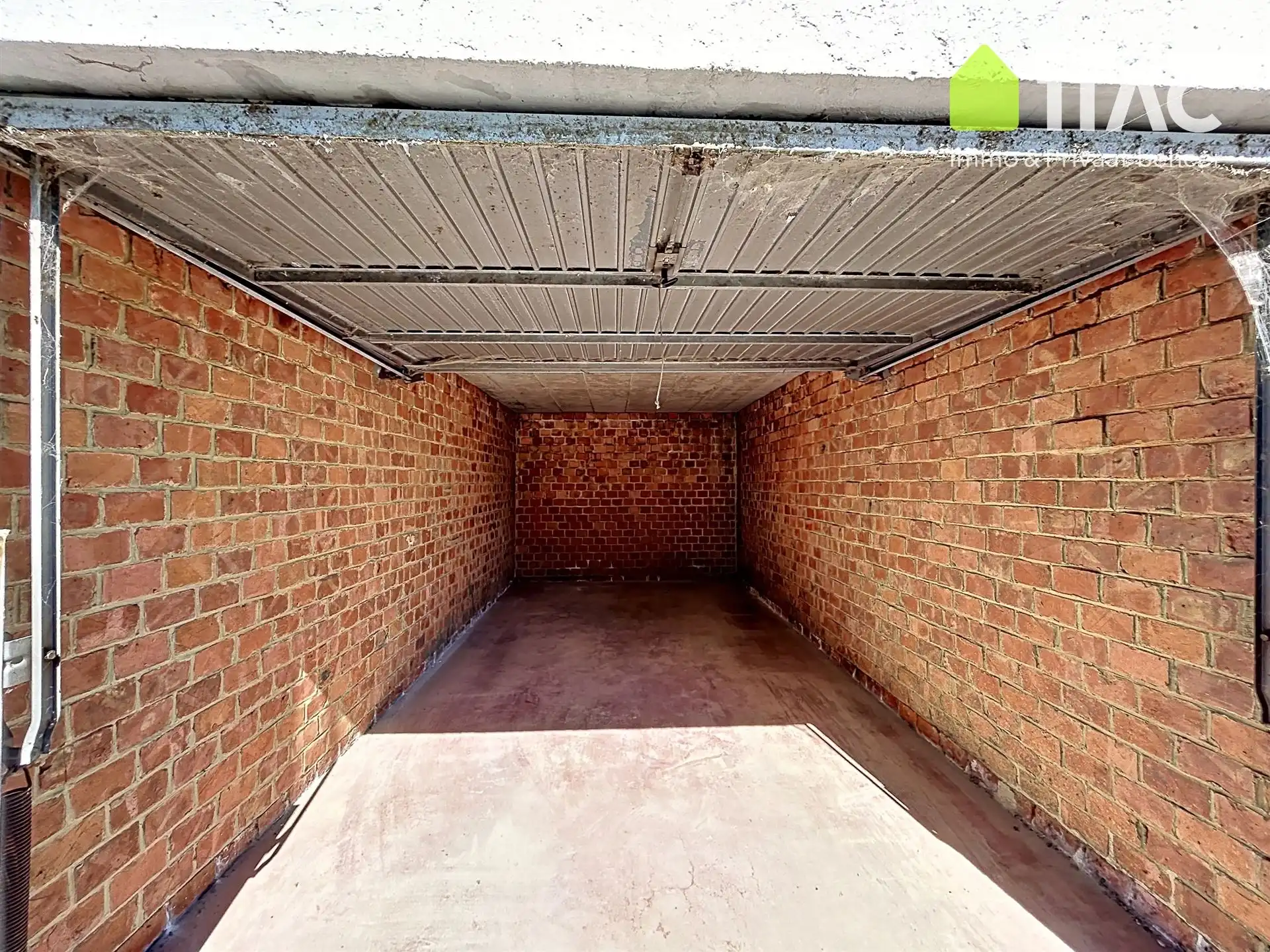 Garagebox met manuele poort foto 3
