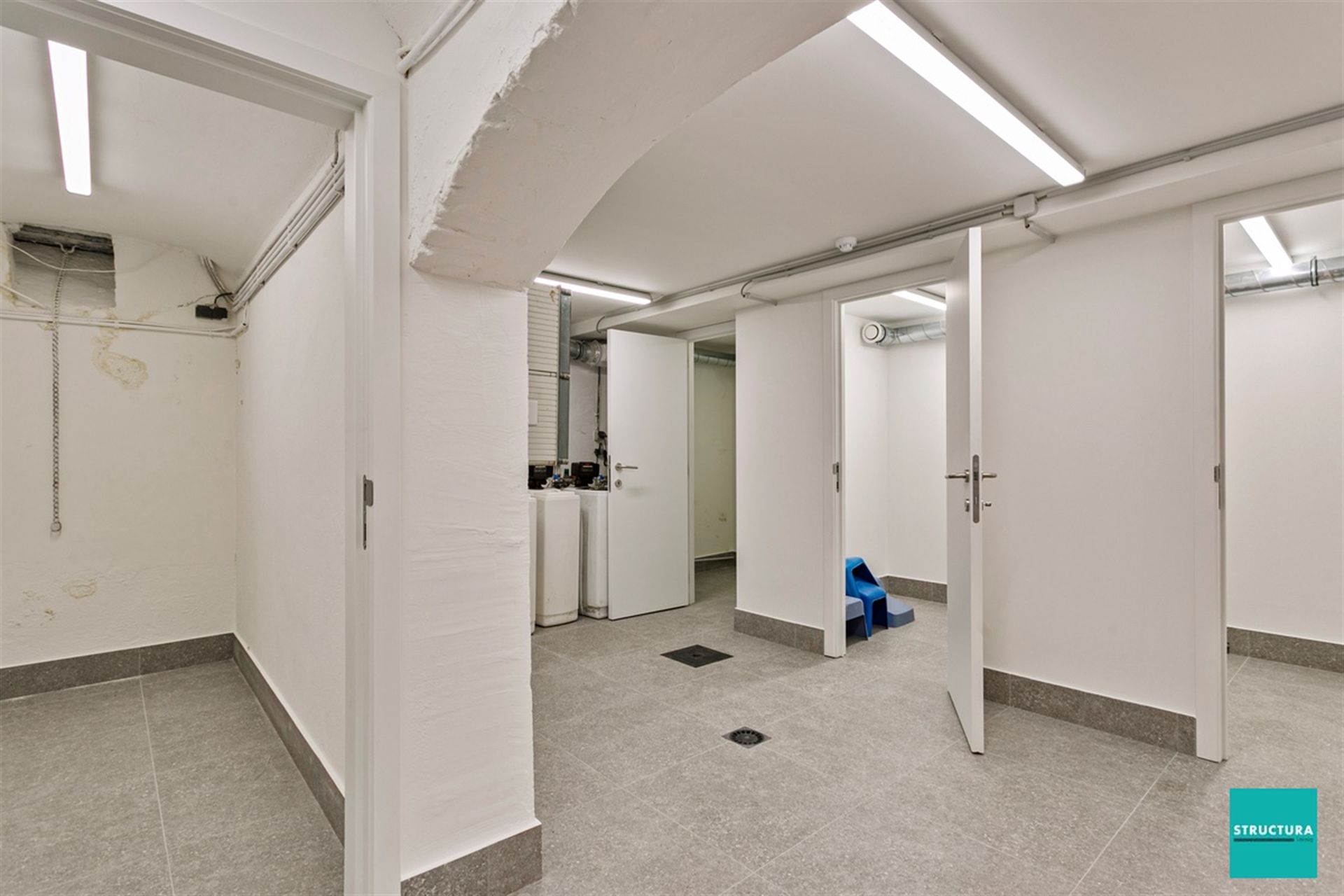 Prachtige unieke verhuring, 2 appartementen en een handelsgelijkvloers te 1000 Brussel. 



 foto 6