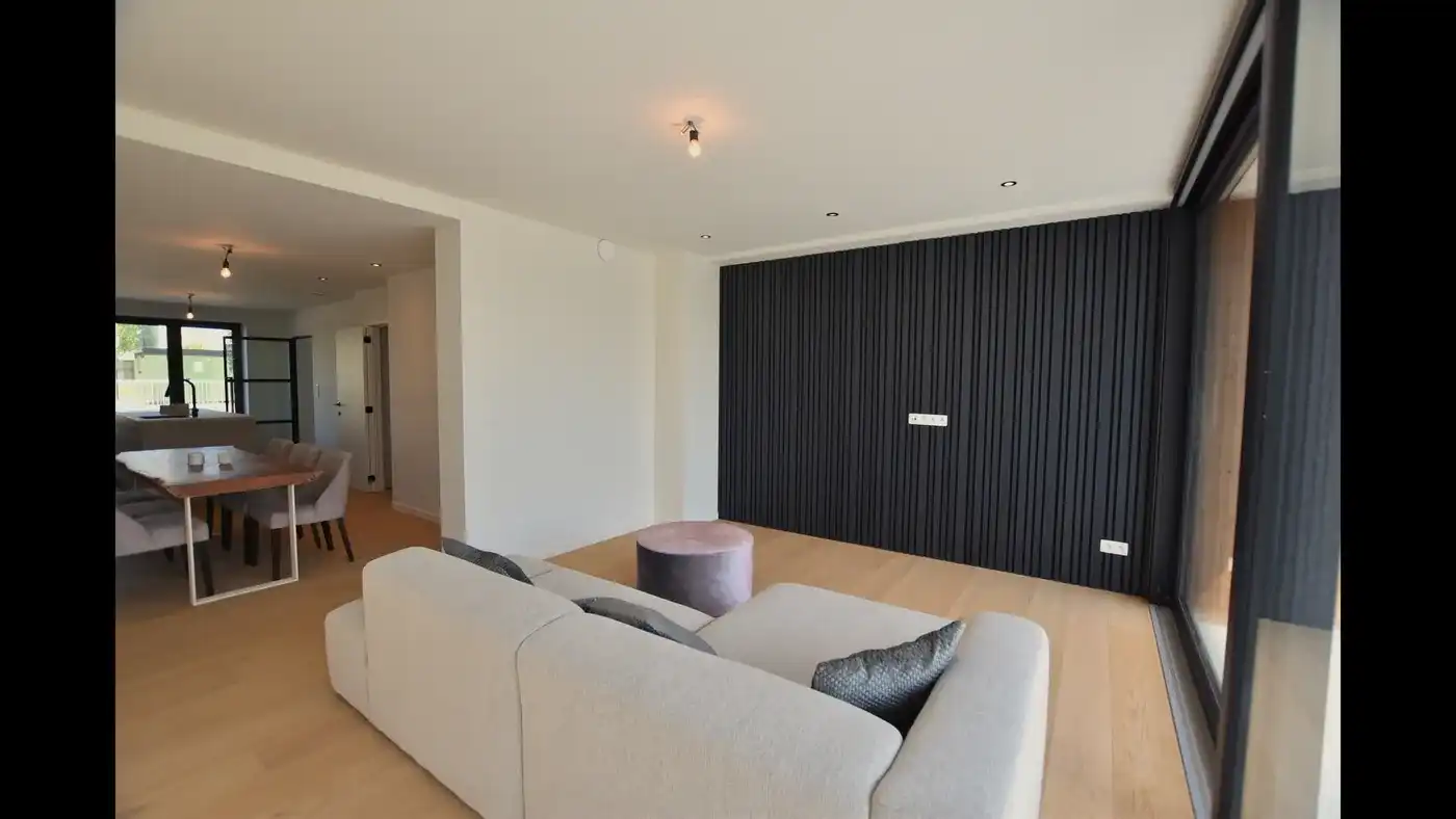 Volledig gerenoveerde en energiezuinige woning met prachtige diepe tuin foto 4