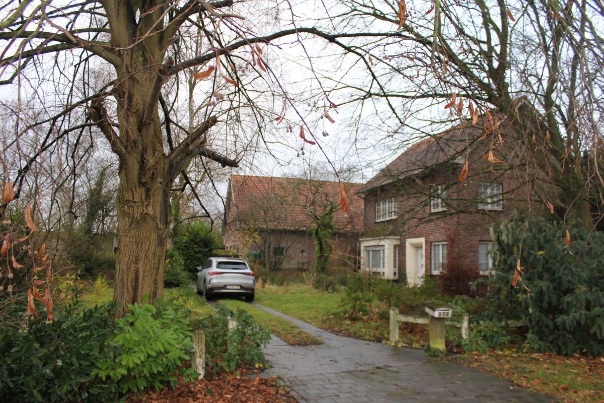 Hoofdfoto van de publicatie: Hoeve gelegen aan de rand van stad Aalst met open ruimte