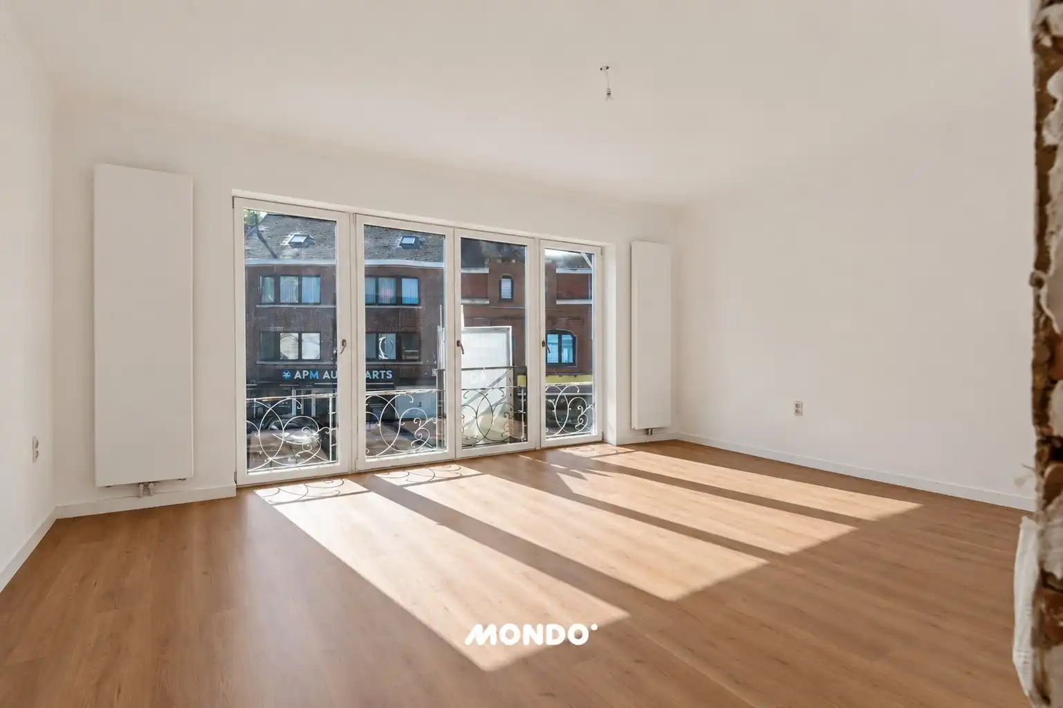 Gerenoveerd appartement met 2 slaapkamers! foto 2